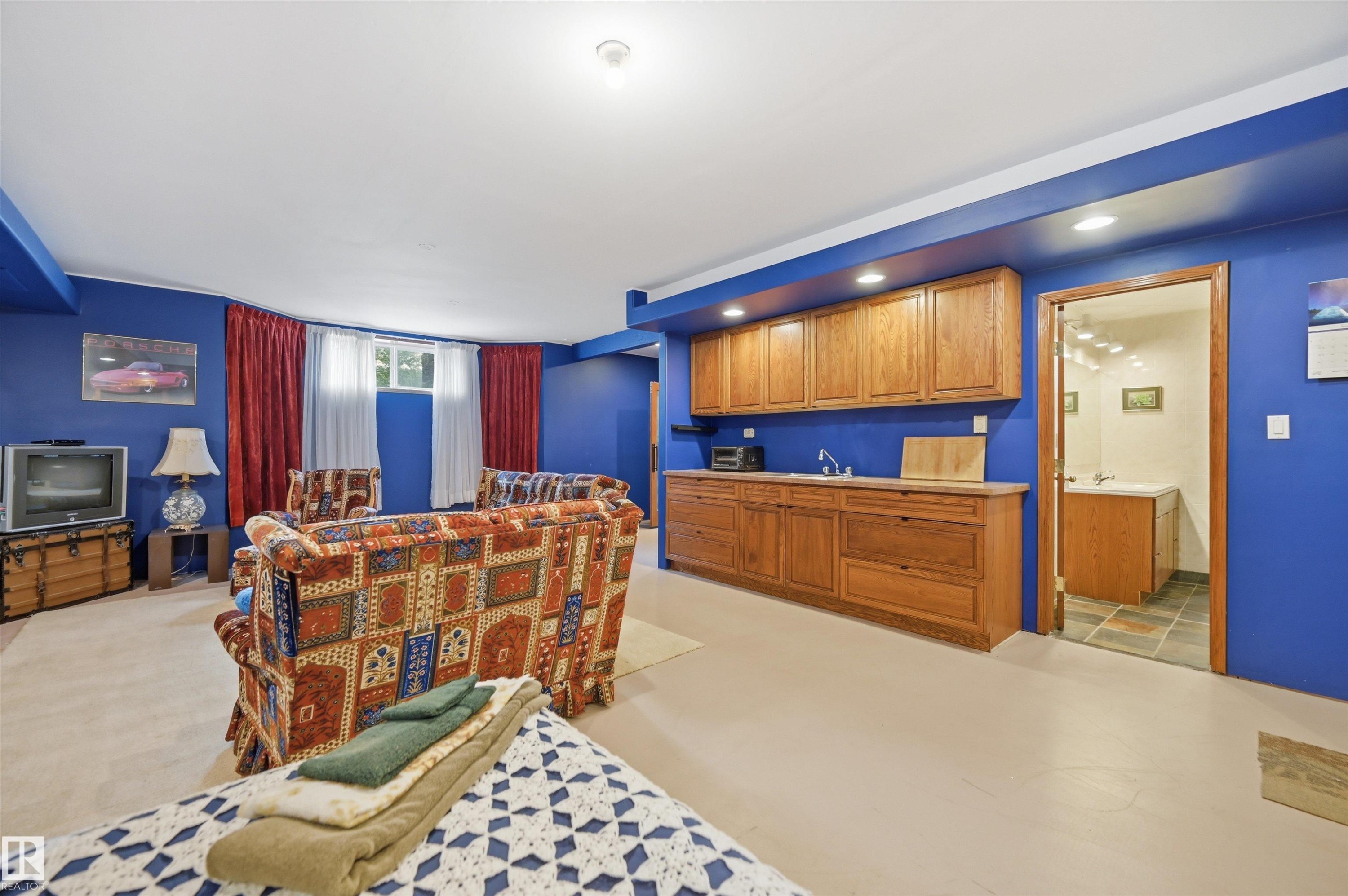 777 Butterworth Drive Nw, Edmonton, AB - Indoor