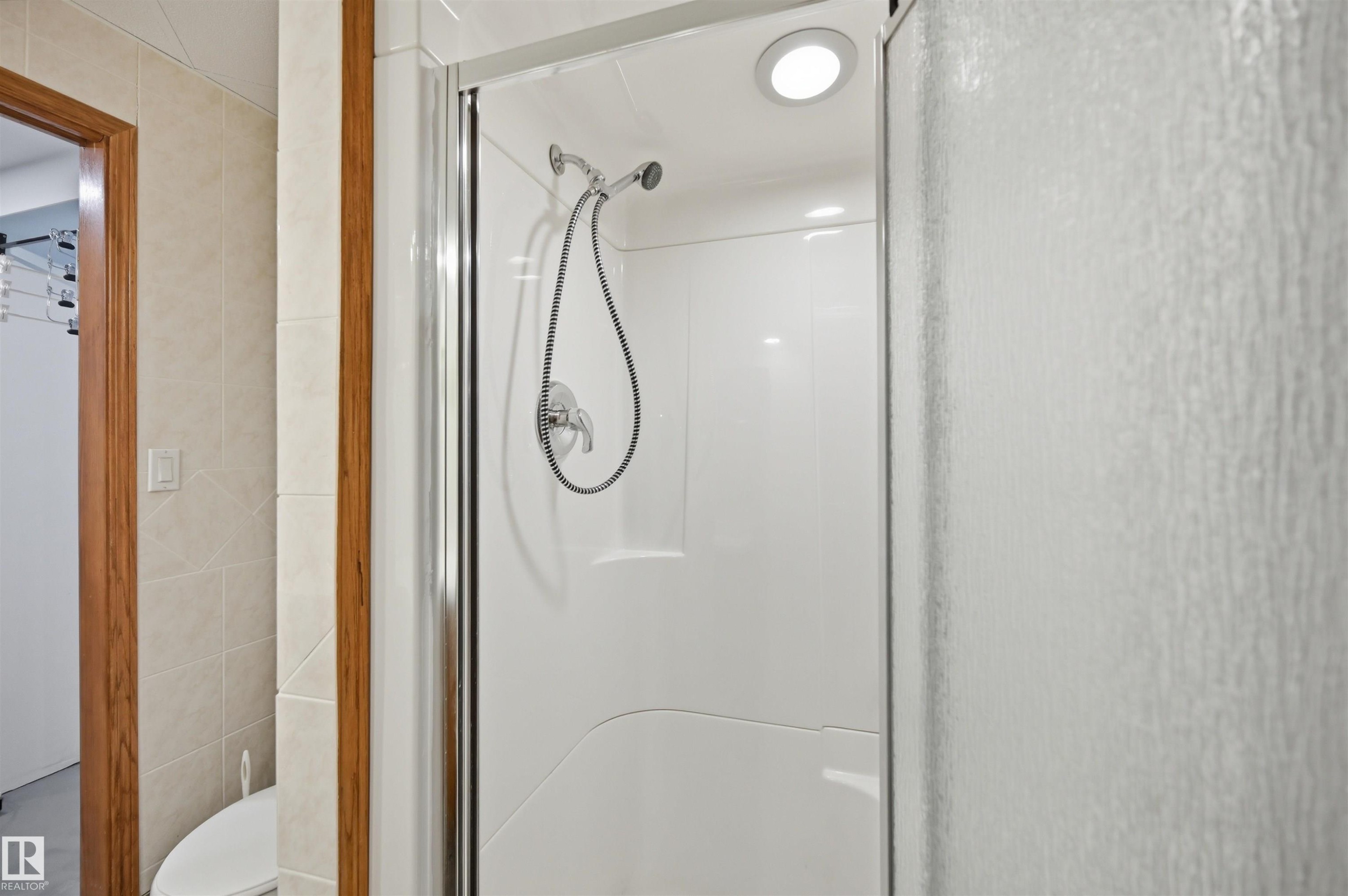 777 Butterworth Drive Nw, Edmonton, AB - Indoor Photo Showing Bathroom