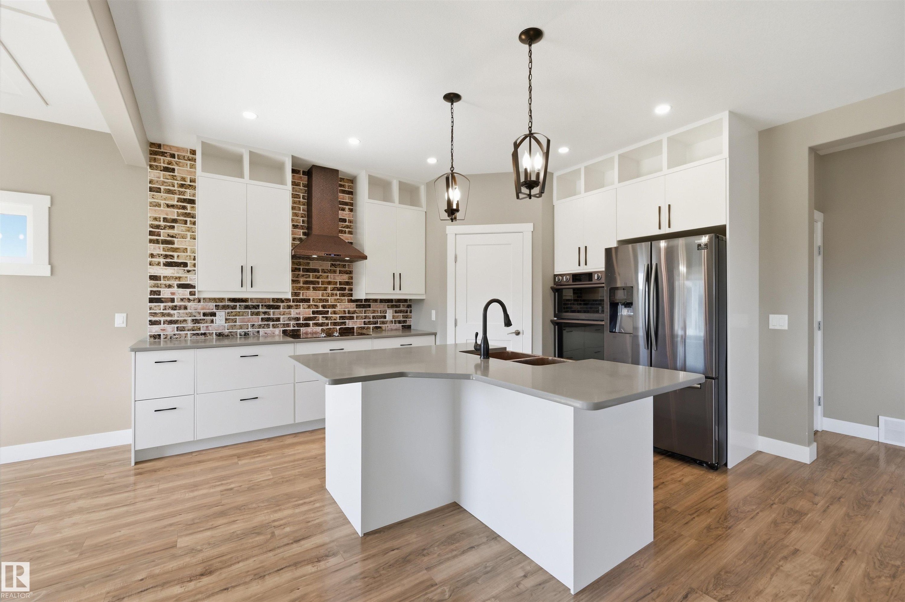 9 Southbridge Drive, Calmar, AB - Indoor Photo Showing Kitchen With Double Sink With Upgraded Kitchen