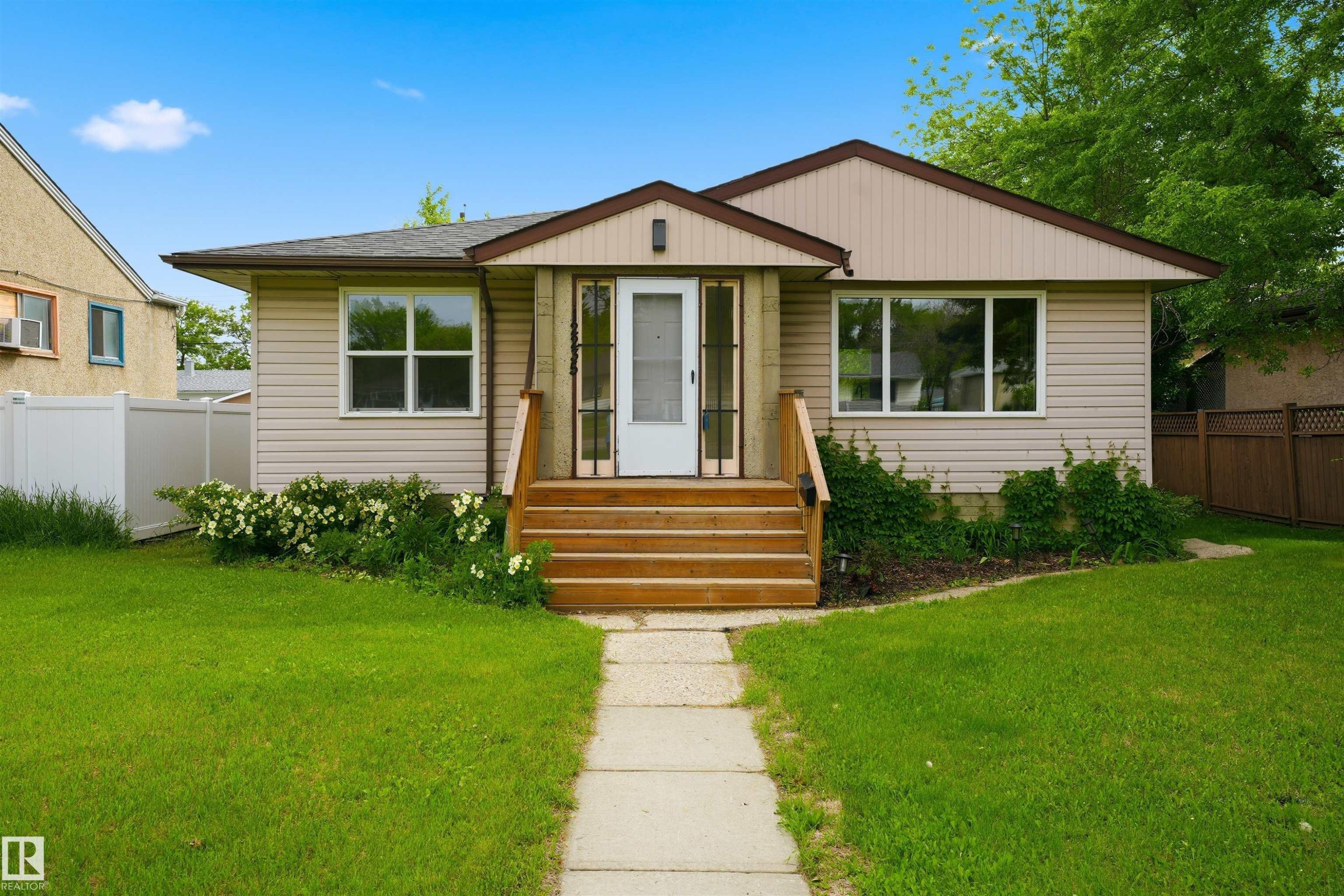 12235 St Albert Trail Nw, Edmonton, AB - Outdoor
