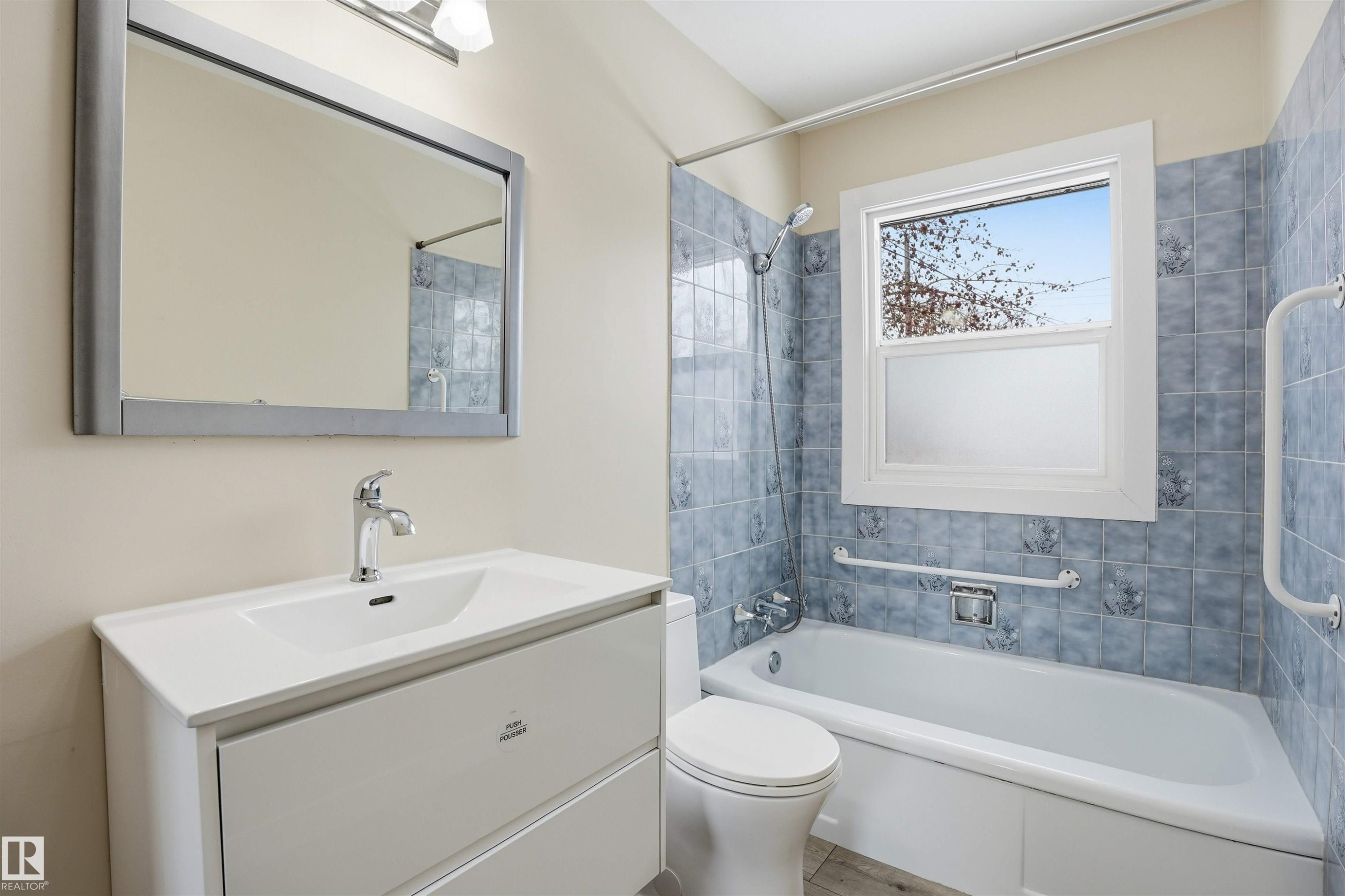 12235 St Albert Trail Nw, Edmonton, AB - Indoor Photo Showing Bathroom