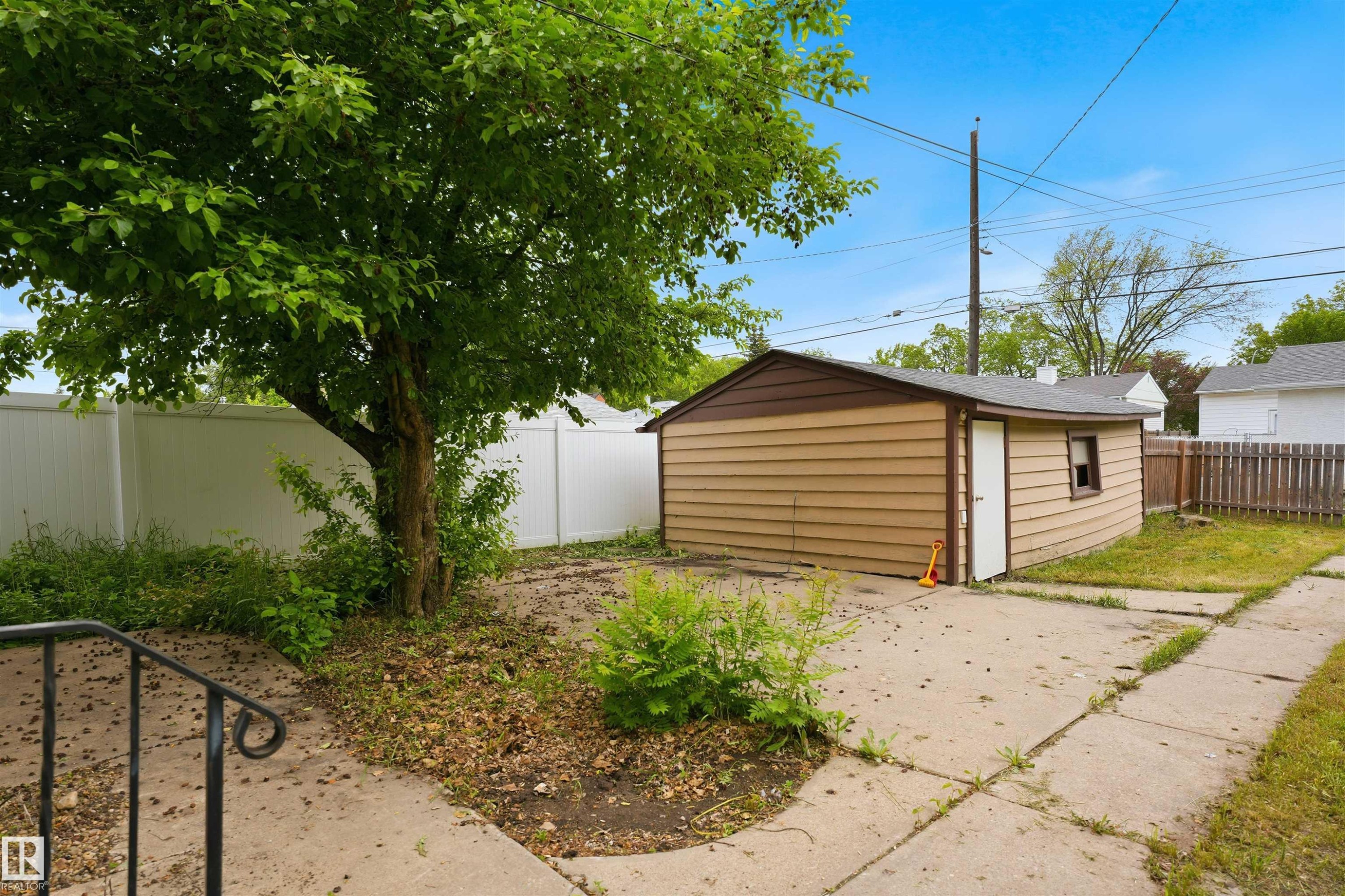 12235 St Albert Trail Nw, Edmonton, AB - Outdoor