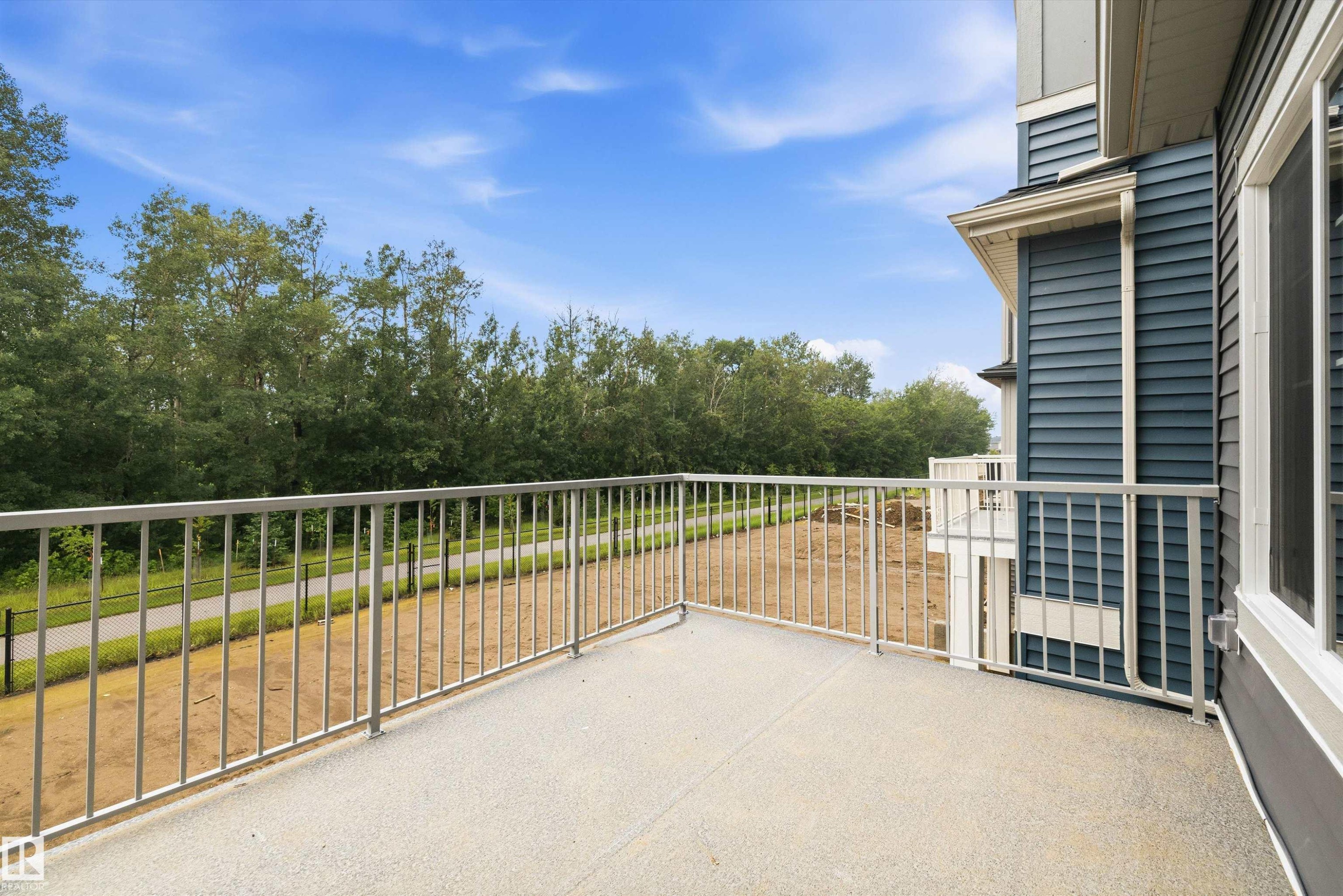 Spacious exterior balcony with a durable textured surface and contemporary metal railings - 919 Elderberry Landing Nw, Edmonton, AB - Outdoor With Exterior