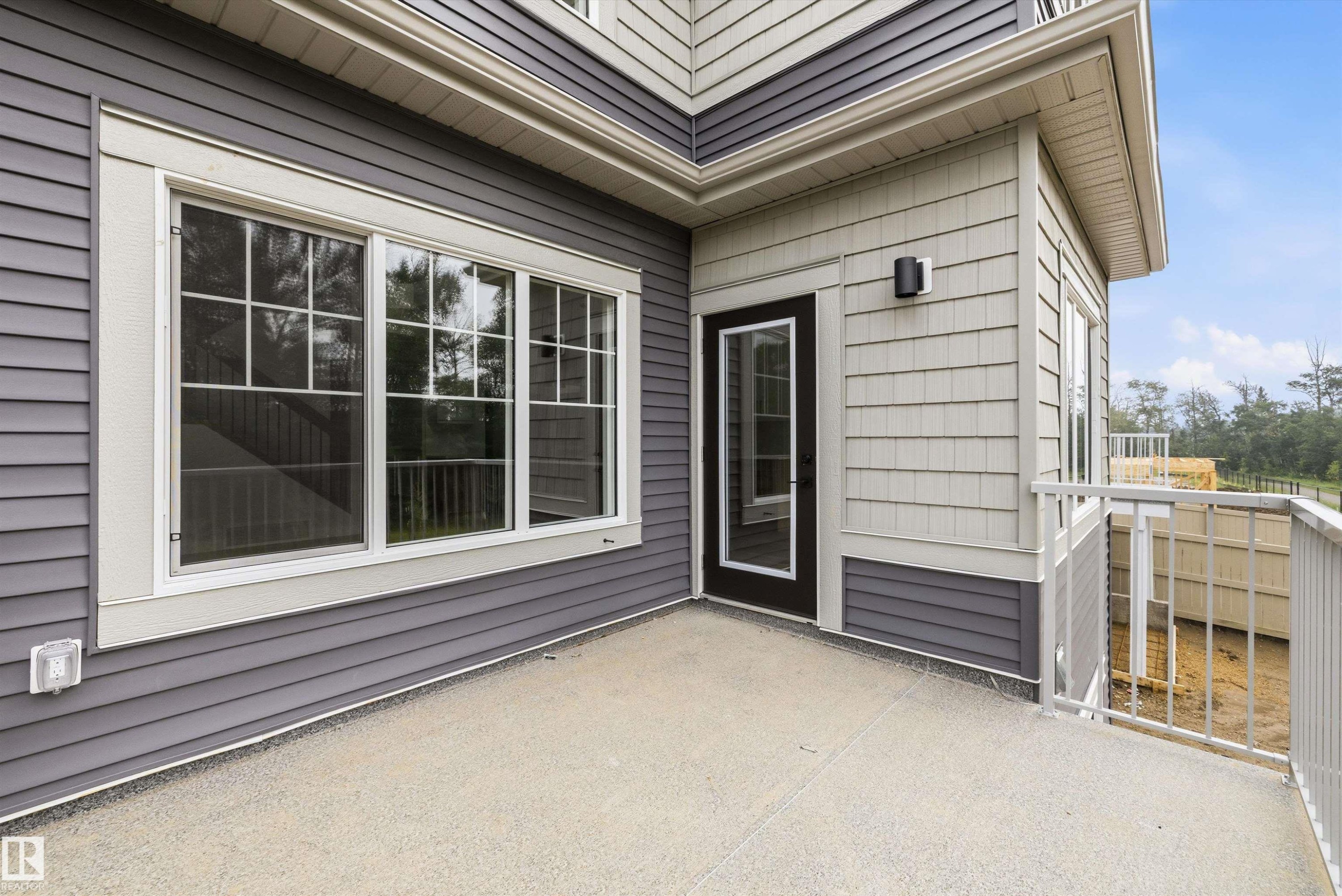 Private balcony featuring a concrete surface and white metal railing - 919 Elderberry Landing Nw, Edmonton, AB - Outdoor With Exterior