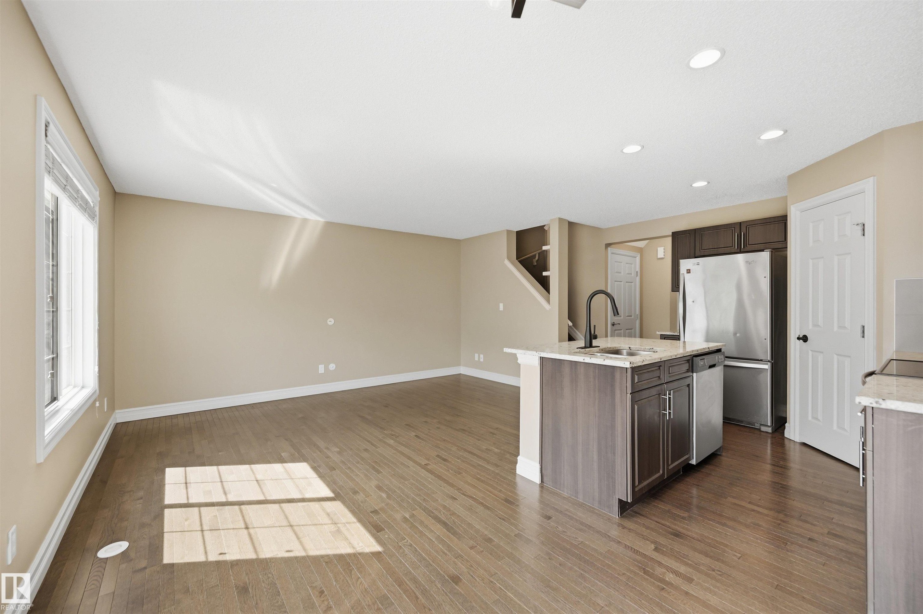 #11 5317 3 Av Sw, Edmonton, AB - Indoor Photo Showing Kitchen