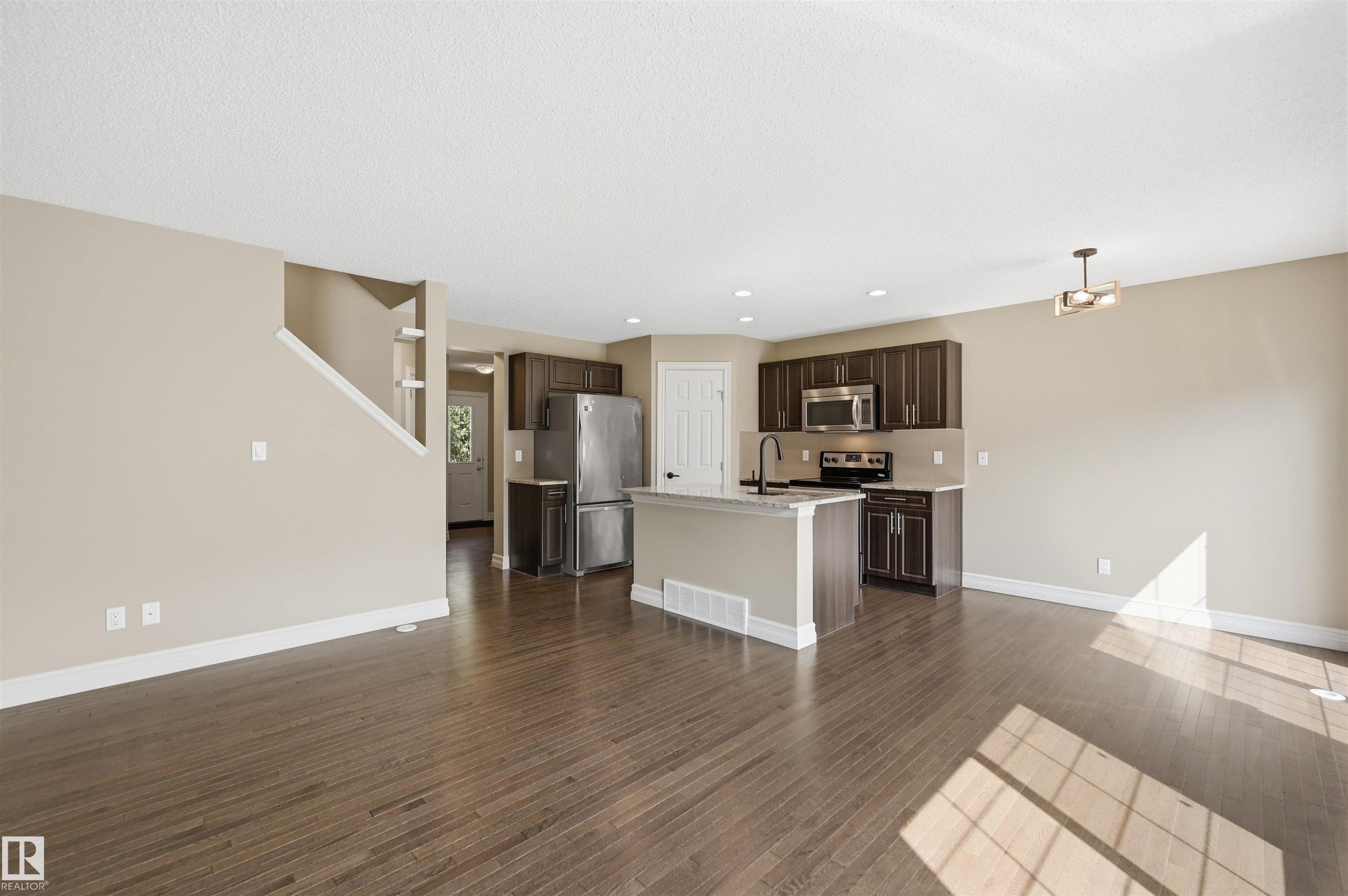 #11 5317 3 Av Sw, Edmonton, AB - Indoor Photo Showing Kitchen