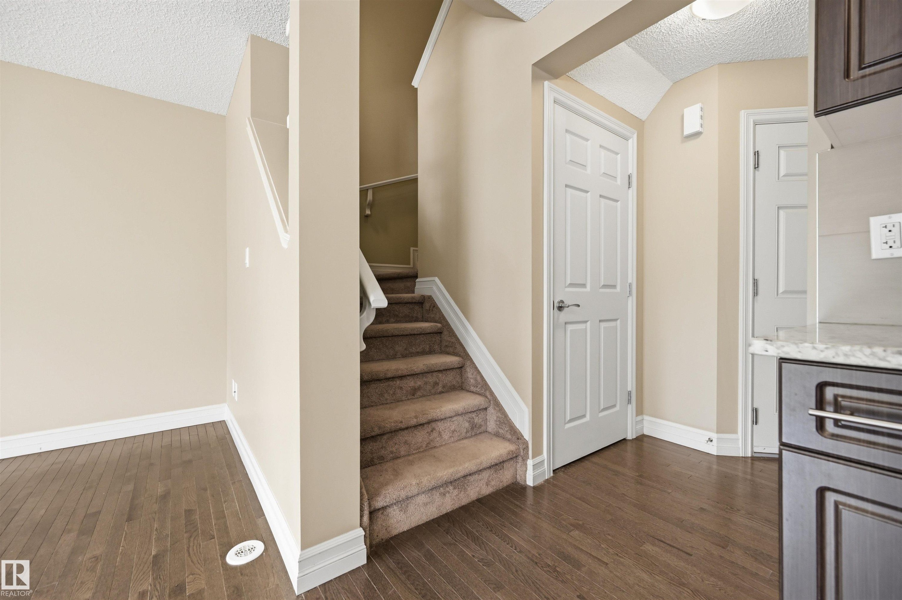 #11 5317 3 Av Sw, Edmonton, AB - Indoor Photo Showing Other Room