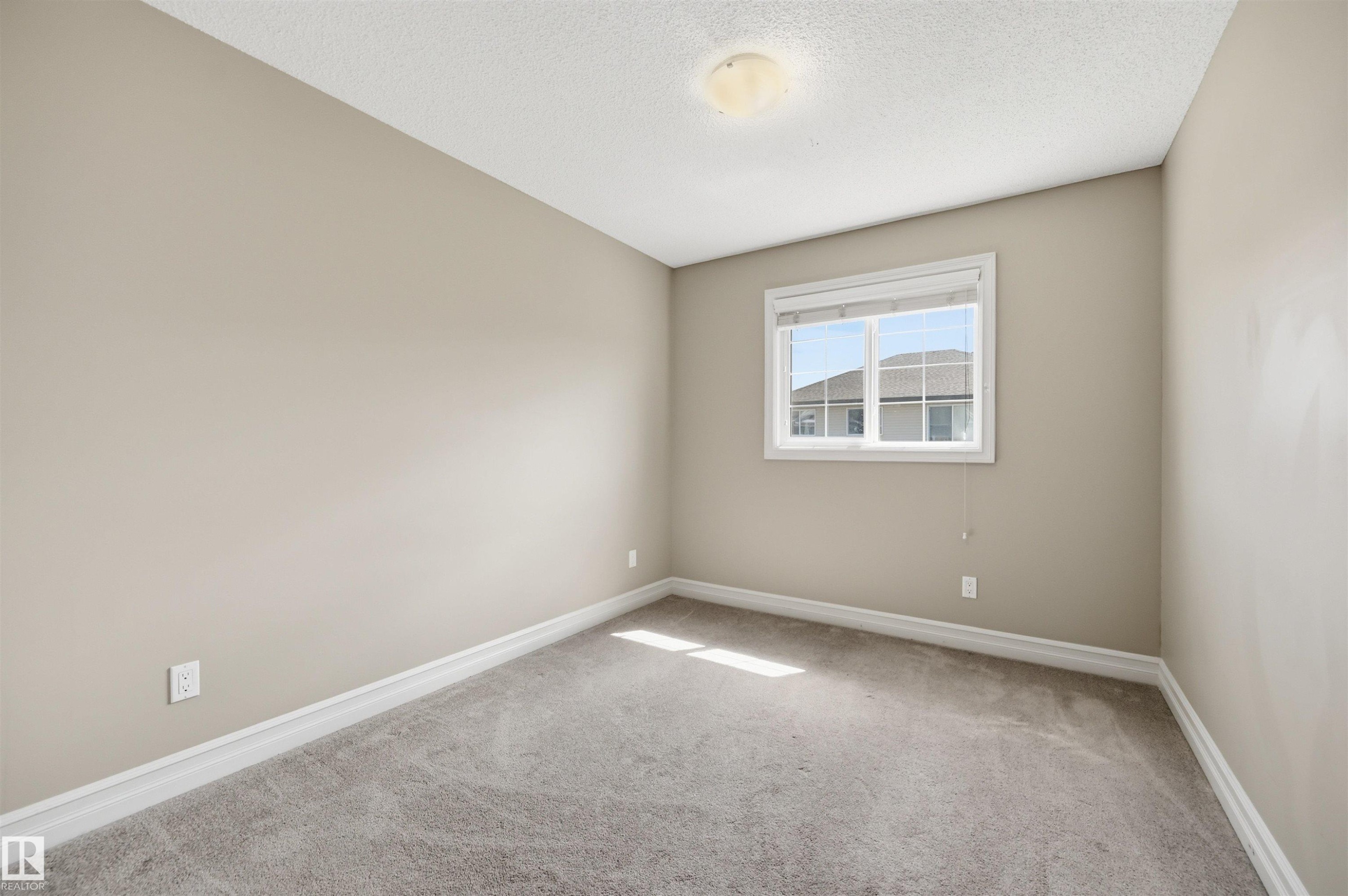#11 5317 3 Av Sw, Edmonton, AB - Indoor Photo Showing Other Room