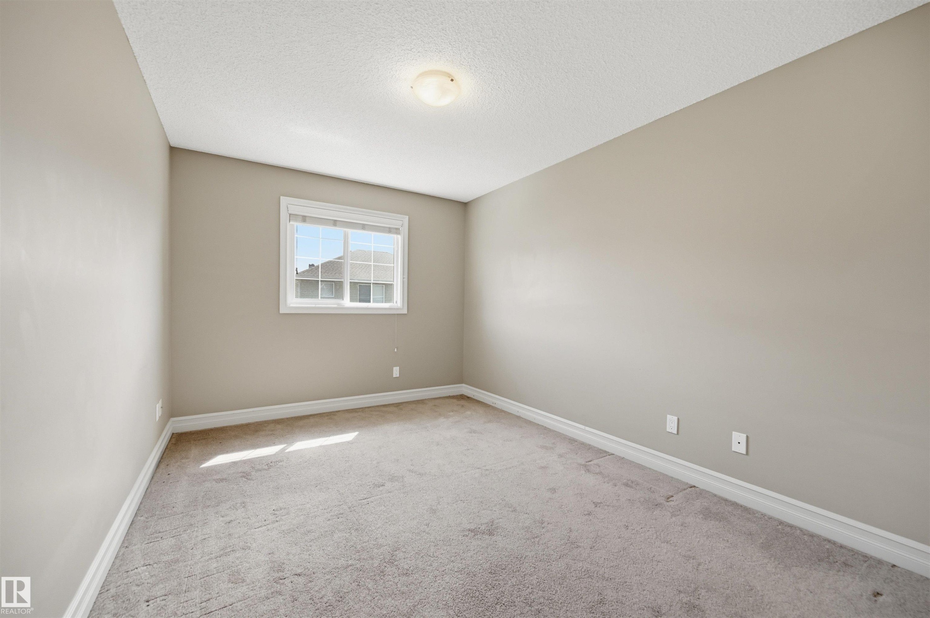 #11 5317 3 Av Sw, Edmonton, AB - Indoor Photo Showing Other Room