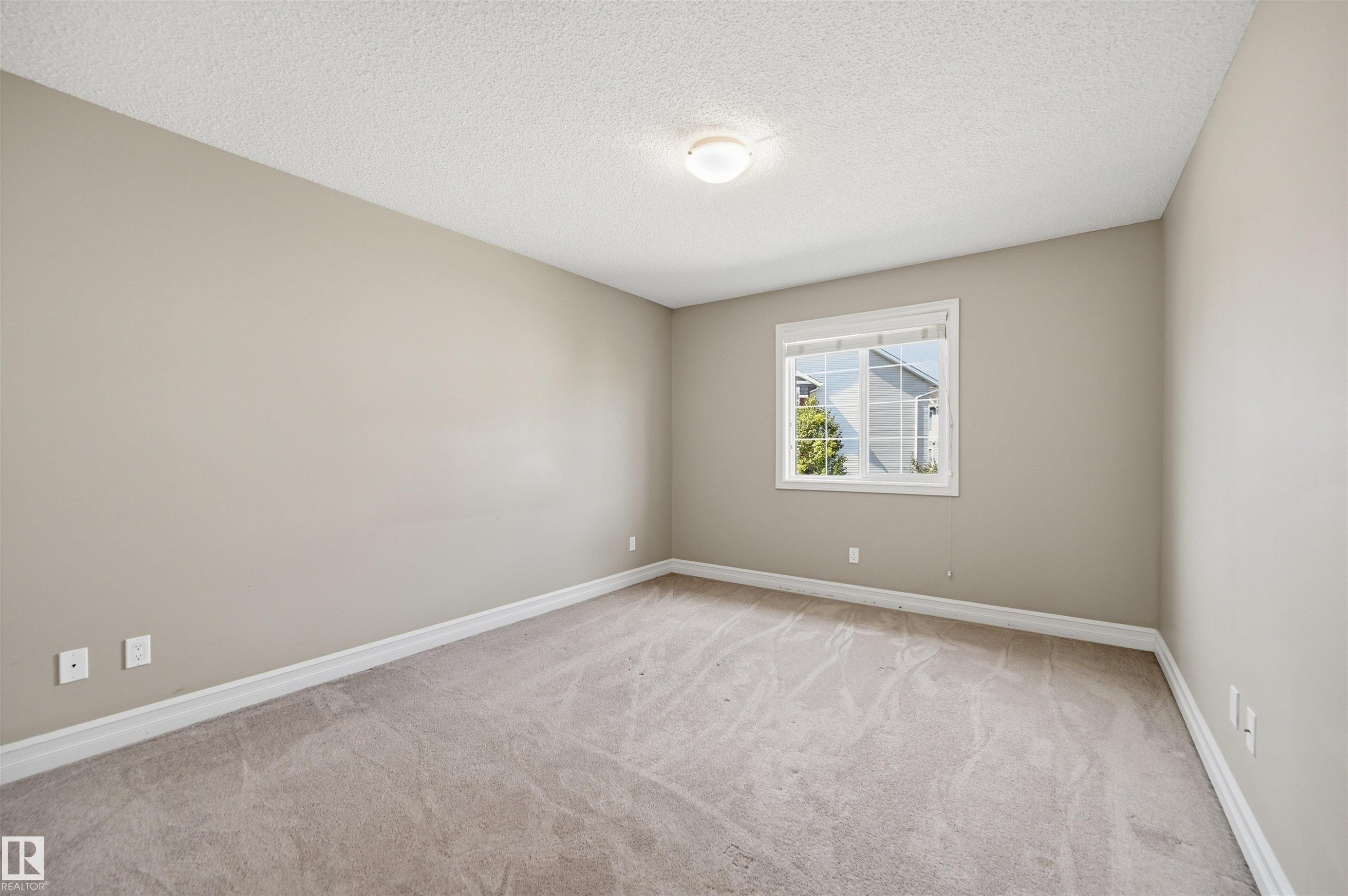#11 5317 3 Av Sw, Edmonton, AB - Indoor Photo Showing Other Room