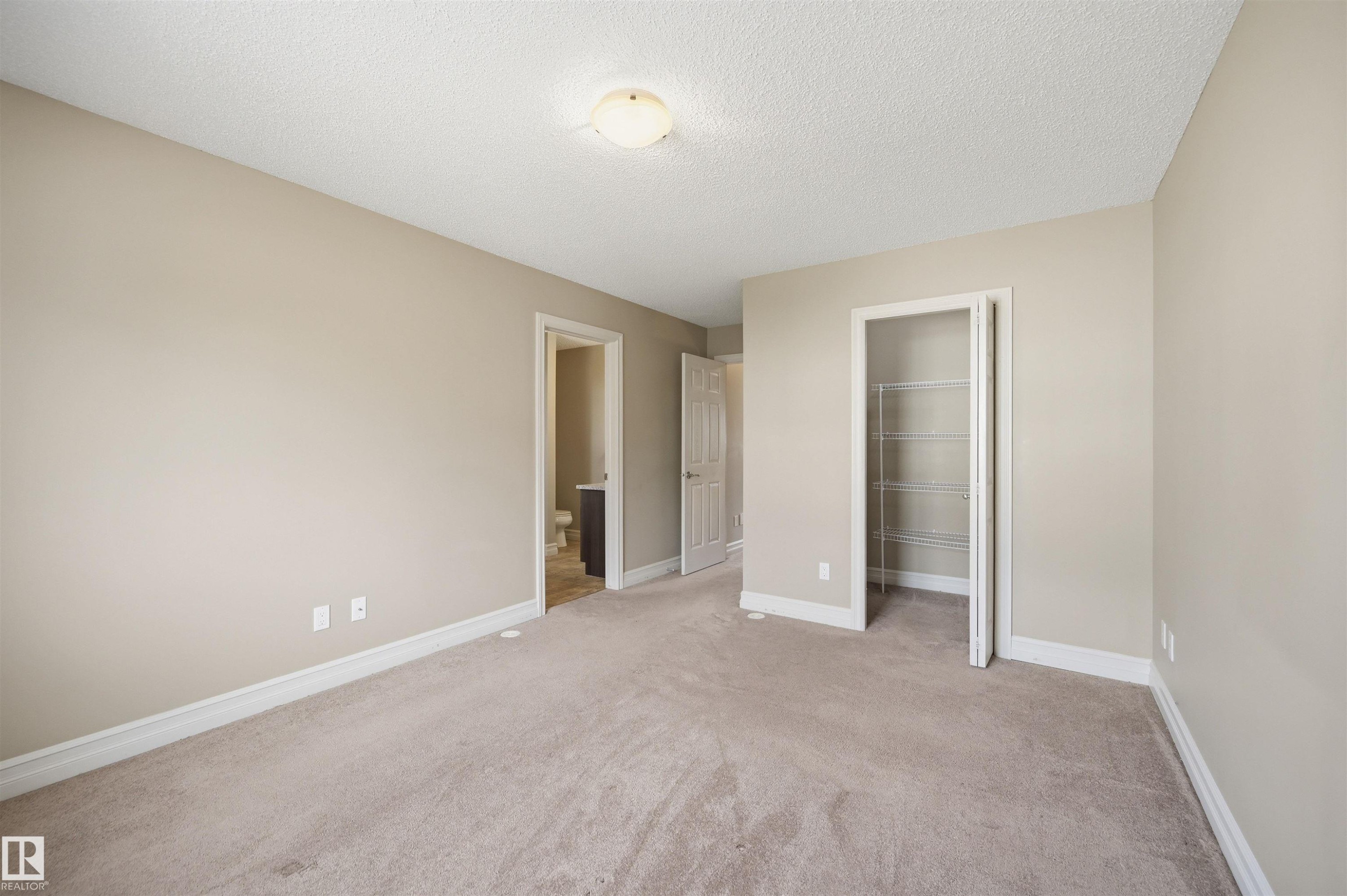 #11 5317 3 Av Sw, Edmonton, AB - Indoor Photo Showing Other Room