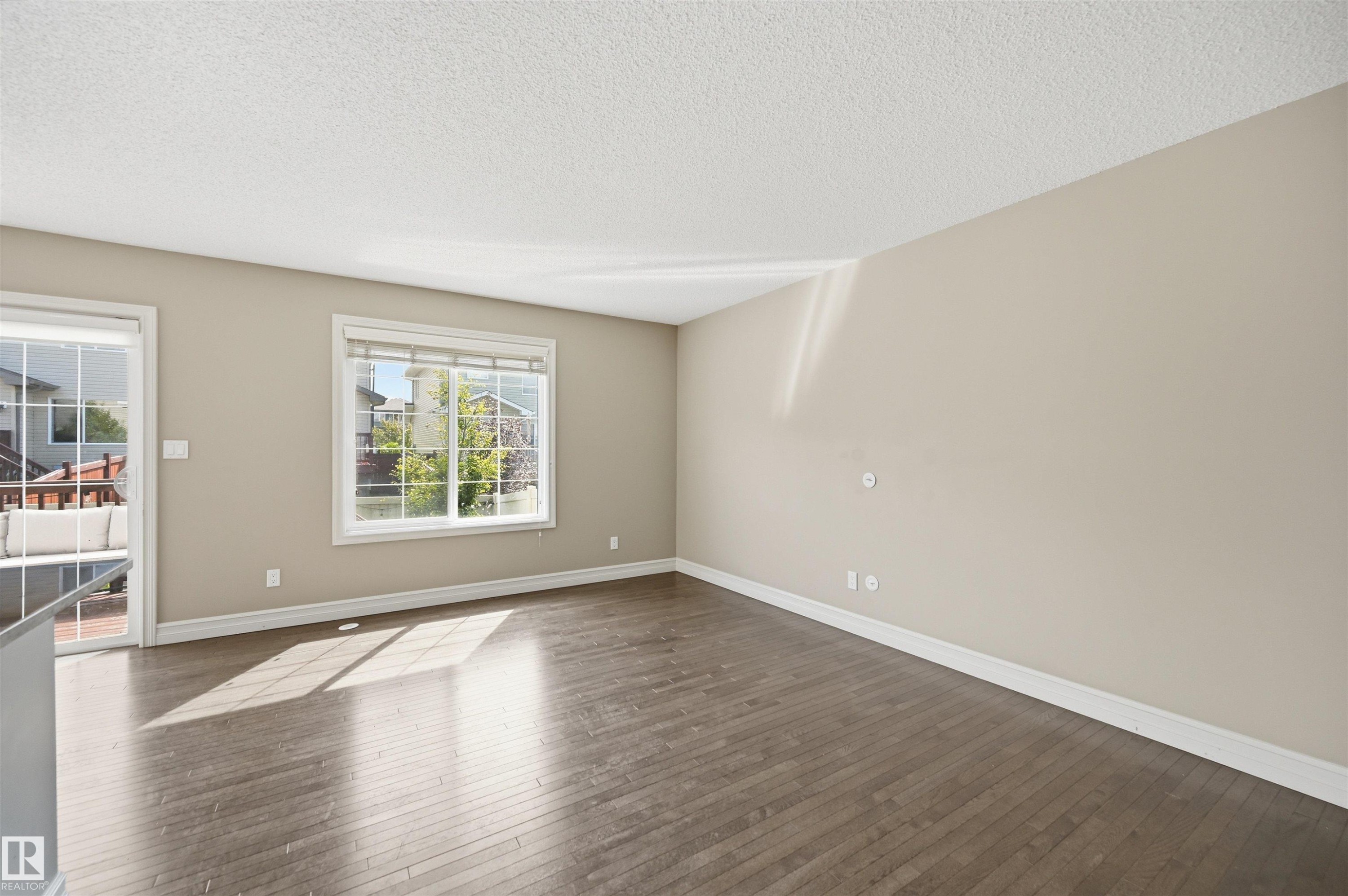 #11 5317 3 Av Sw, Edmonton, AB - Indoor Photo Showing Other Room