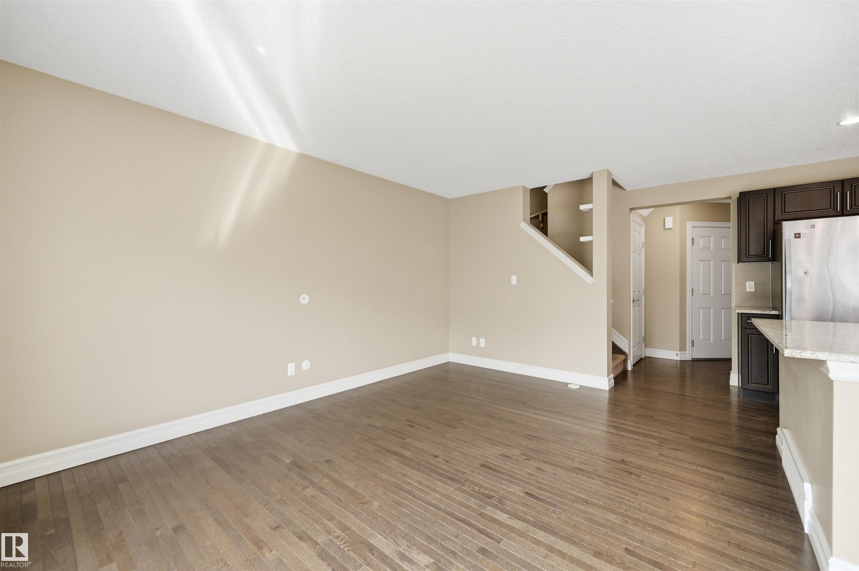 #11 5317 3 Av Sw, Edmonton, AB - Indoor Photo Showing Kitchen
