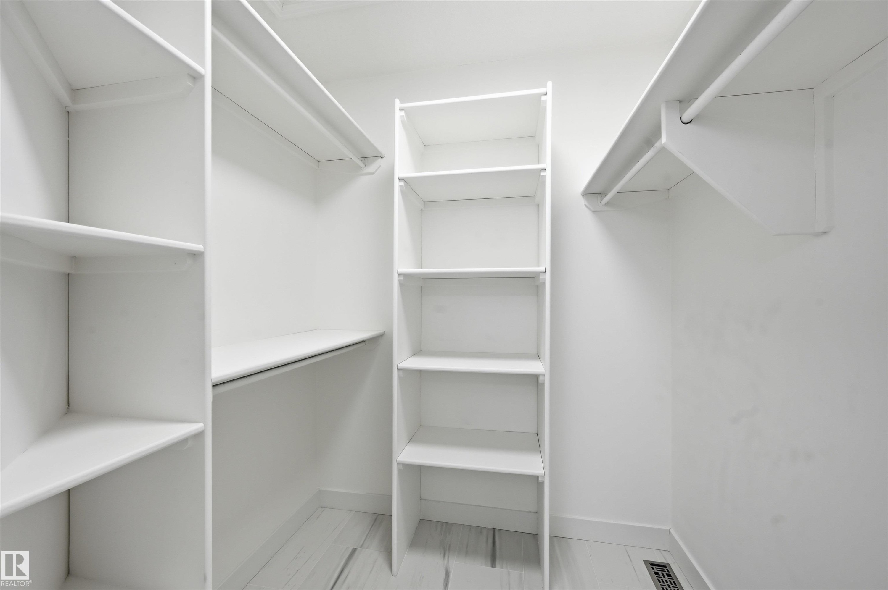926 Thompson Place Nw, Edmonton, AB - Indoor With Storage