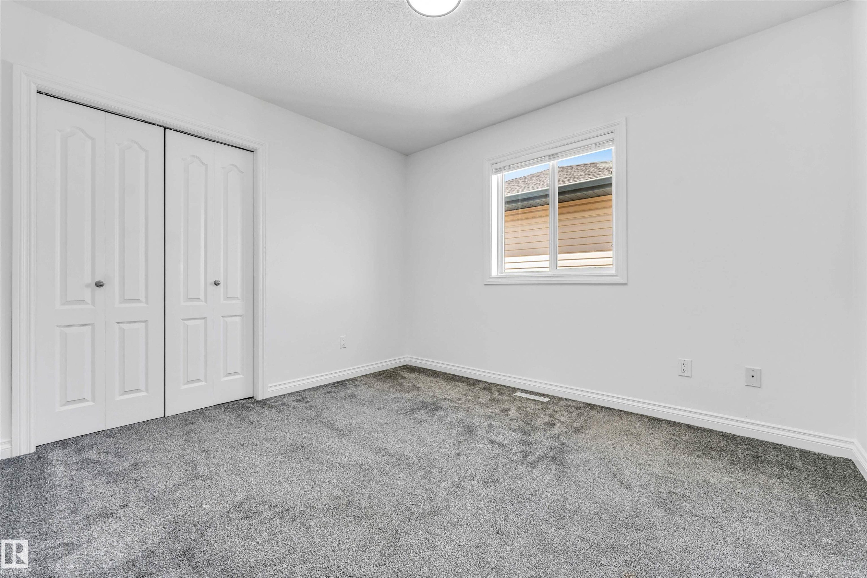 Room featuring neutral gray carpeting and white walls - 16205 55 Street Nw, Edmonton, AB - Indoor Photo Showing Other Room