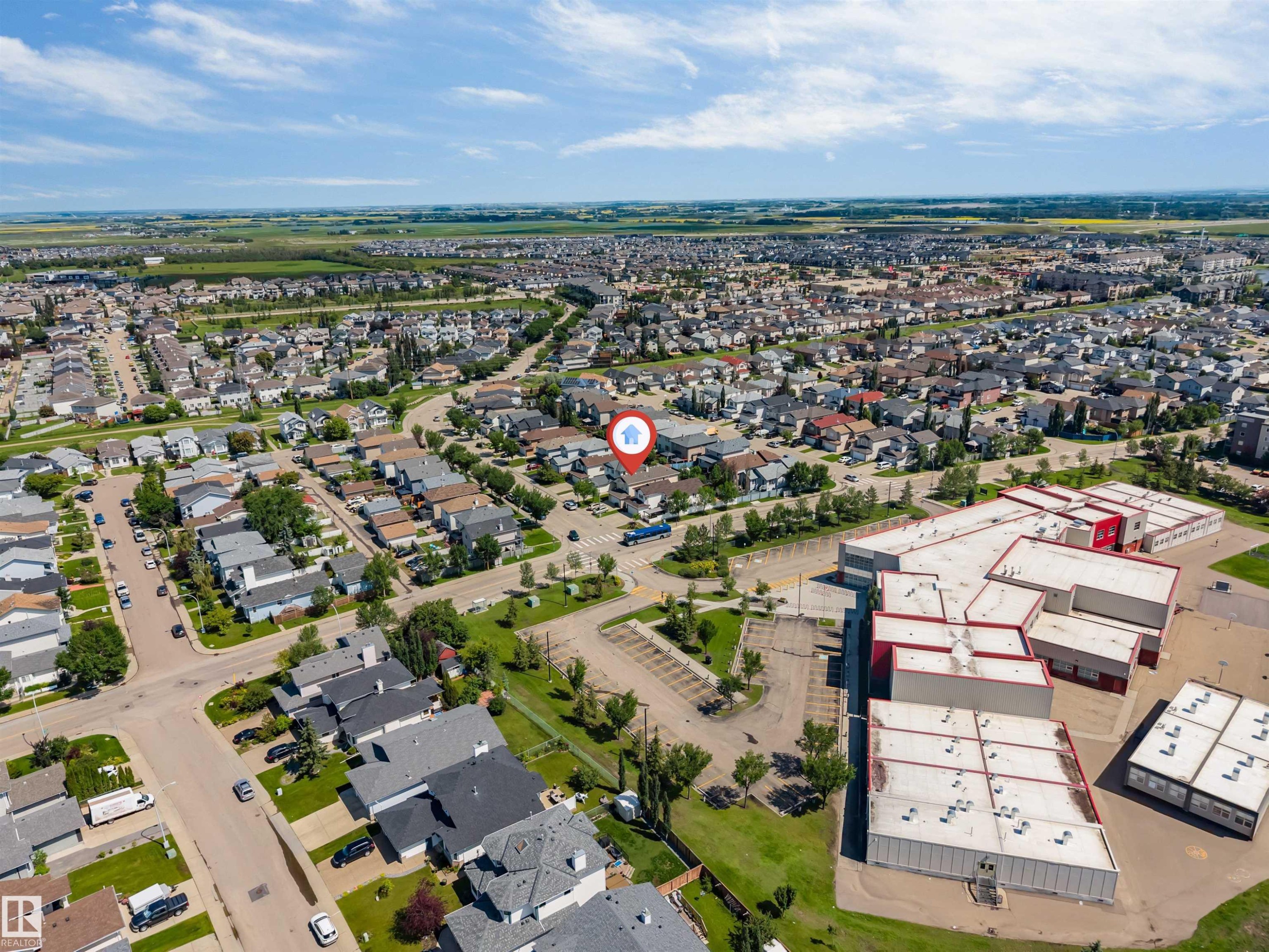 Aerial perspective of a residential neighborhood with paved streets and established homes - 16205 55 Street Nw, Edmonton, AB - Outdoor With View