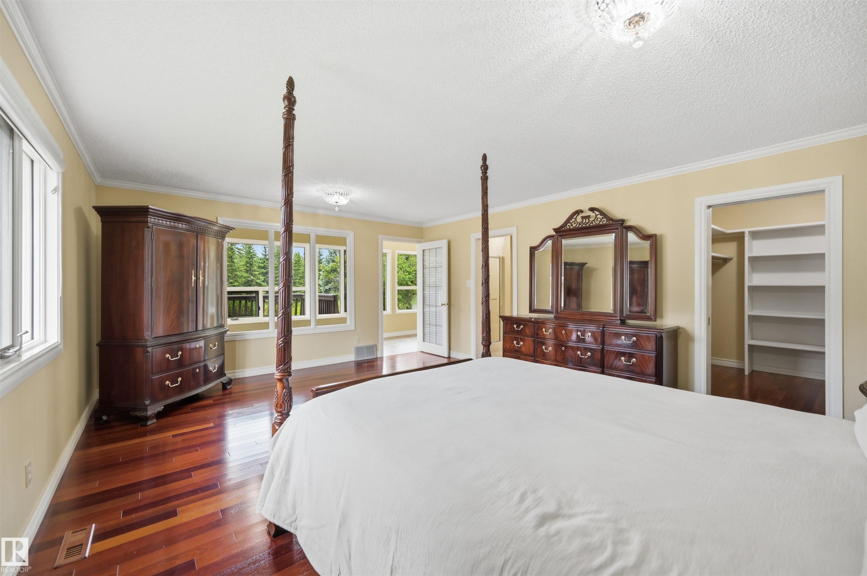 337 Twin Brooks Drive Nw, Edmonton, AB - Indoor Photo Showing Bedroom
