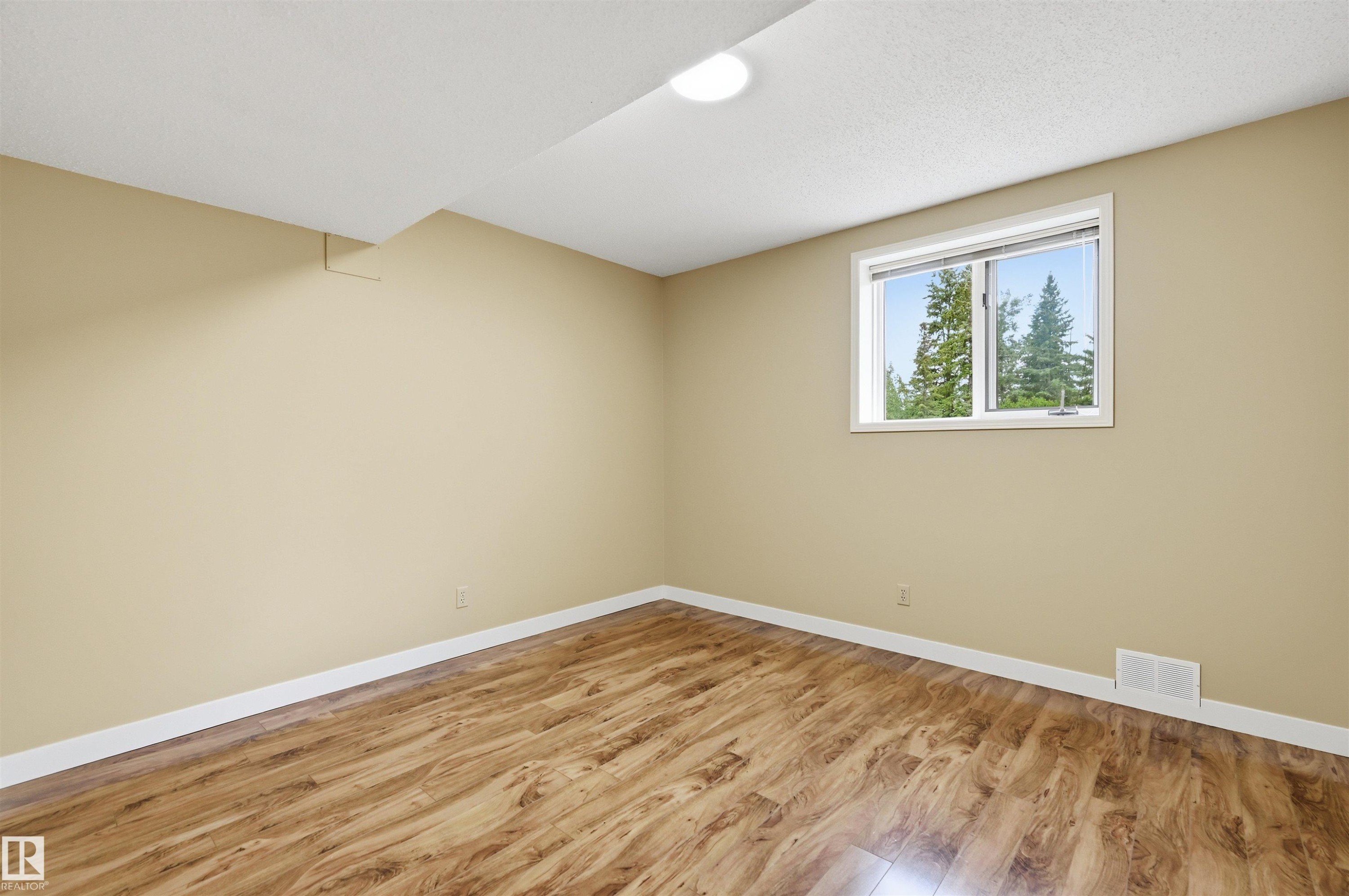 337 Twin Brooks Drive Nw, Edmonton, AB - Indoor Photo Showing Other Room