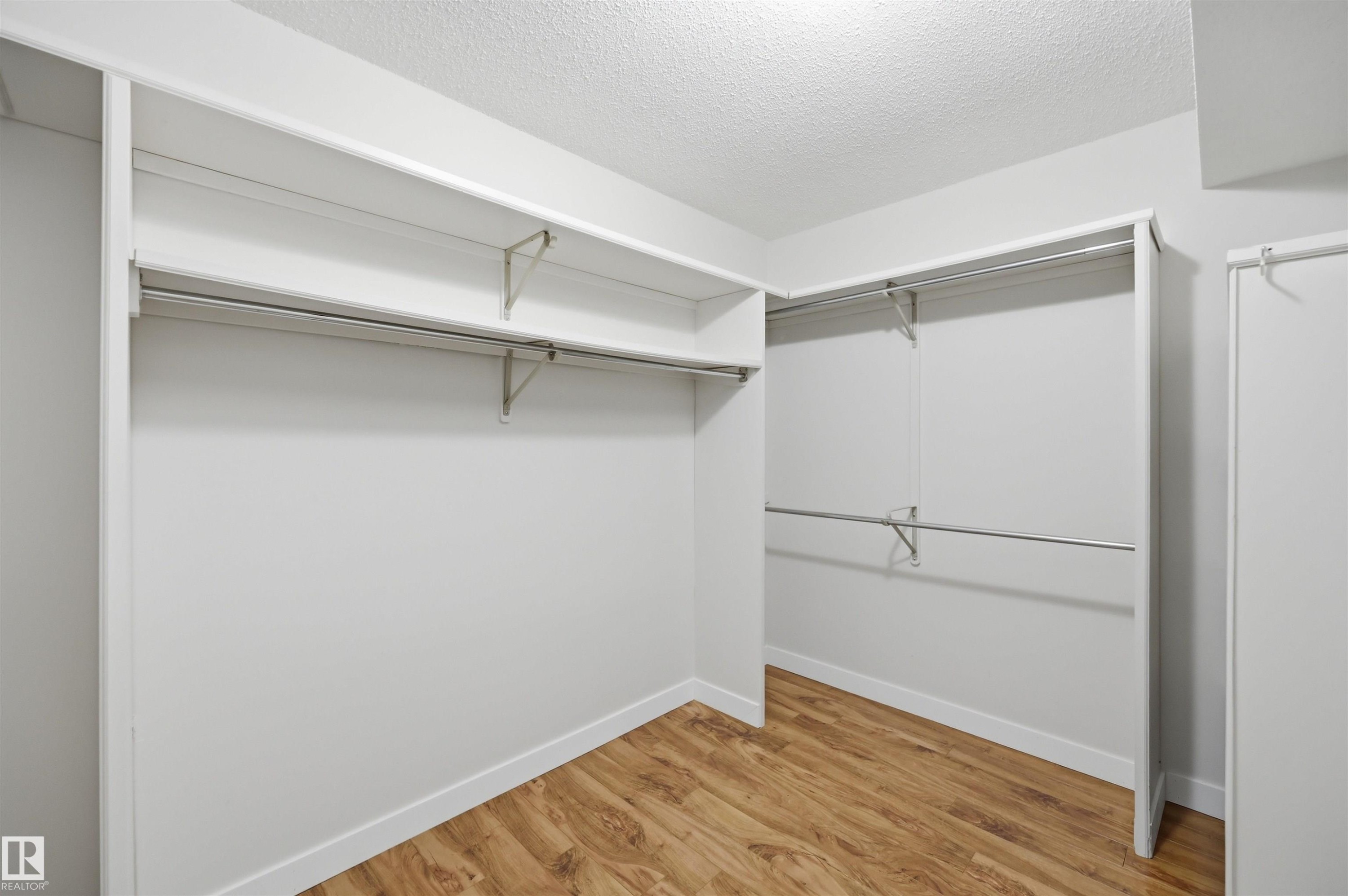 337 Twin Brooks Drive Nw, Edmonton, AB - Indoor Photo Showing Other Room