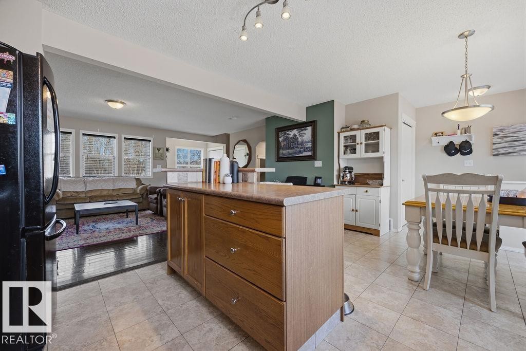 4618 Turner Square Square Nw, Edmonton, AB - Indoor Photo Showing Dining Room