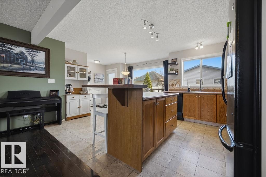 4618 Turner Square Square Nw, Edmonton, AB - Indoor Photo Showing Other Room