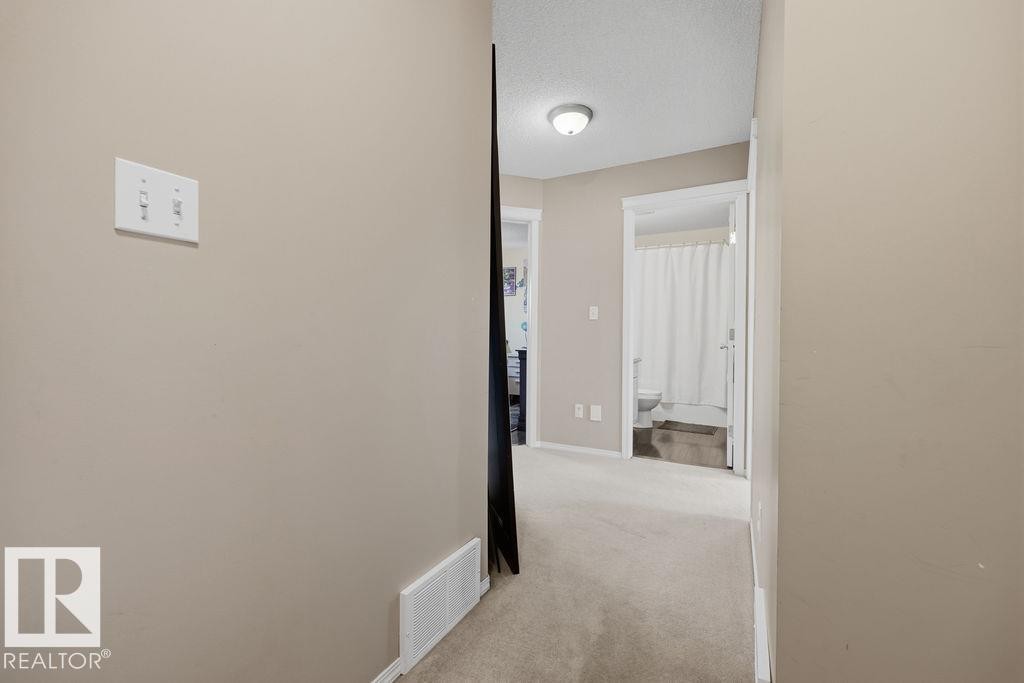 4618 Turner Square Square Nw, Edmonton, AB - Indoor Photo Showing Other Room