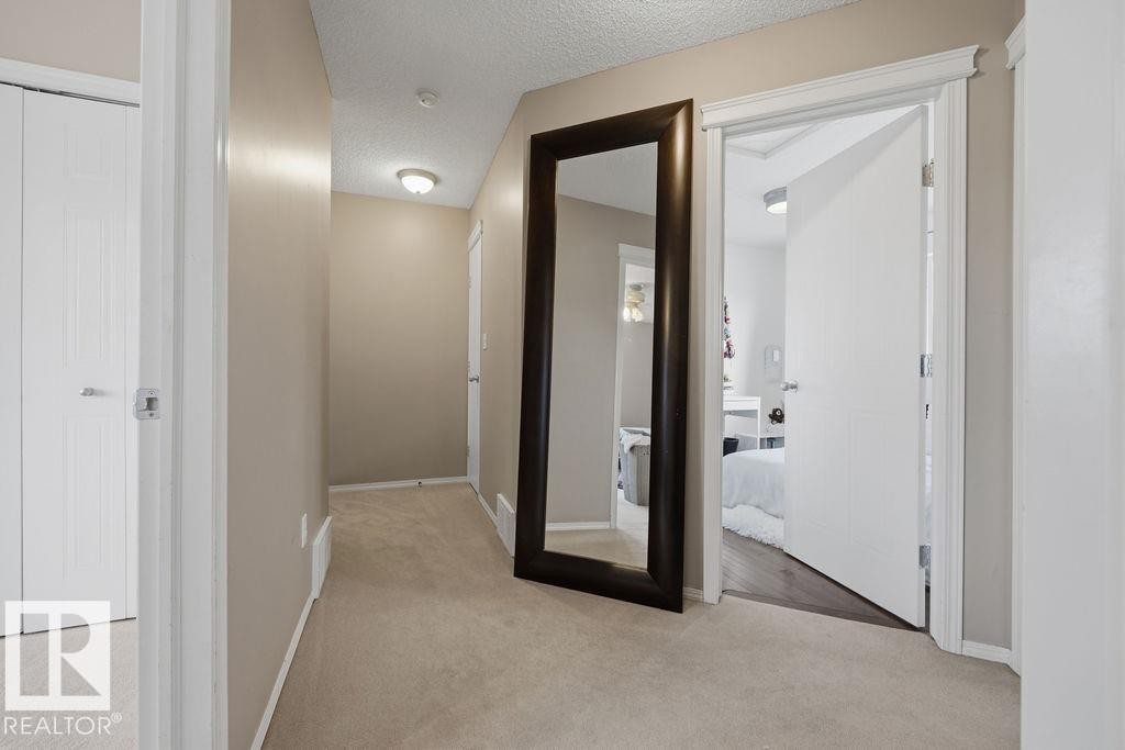 4618 Turner Square Square Nw, Edmonton, AB - Indoor Photo Showing Other Room