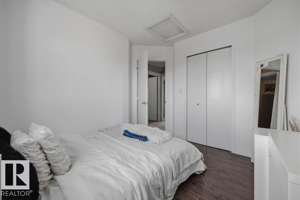 4618 Turner Square Square Nw, Edmonton, AB - Indoor Photo Showing Bedroom