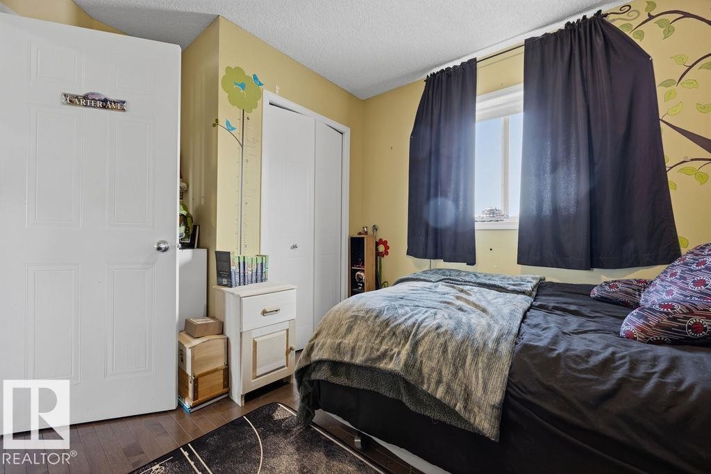 4618 Turner Square Square Nw, Edmonton, AB - Indoor Photo Showing Bedroom