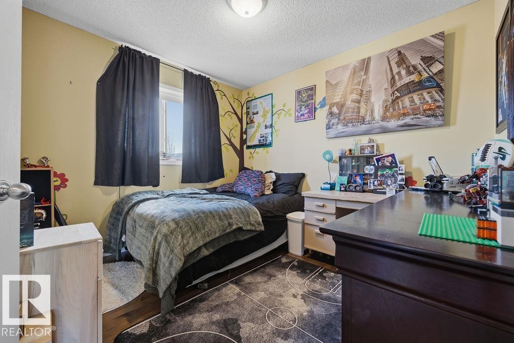 4618 Turner Square Square Nw, Edmonton, AB - Indoor Photo Showing Bedroom