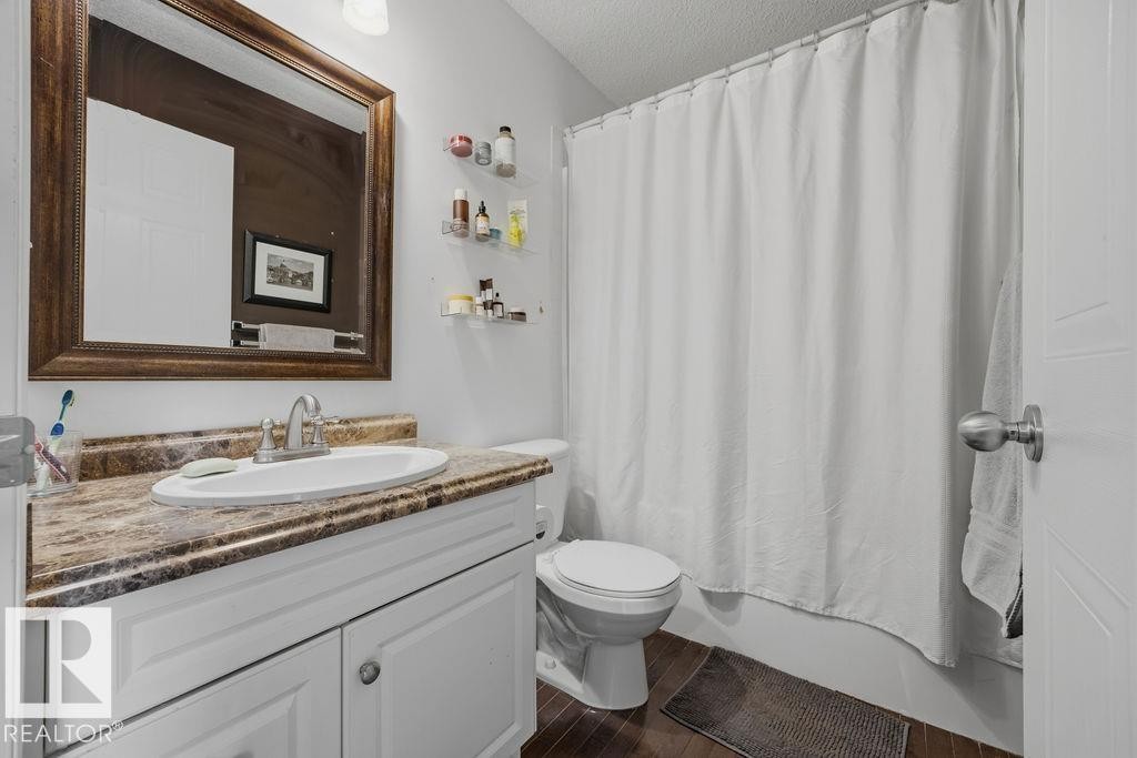 4618 Turner Square Square Nw, Edmonton, AB - Indoor Photo Showing Bathroom