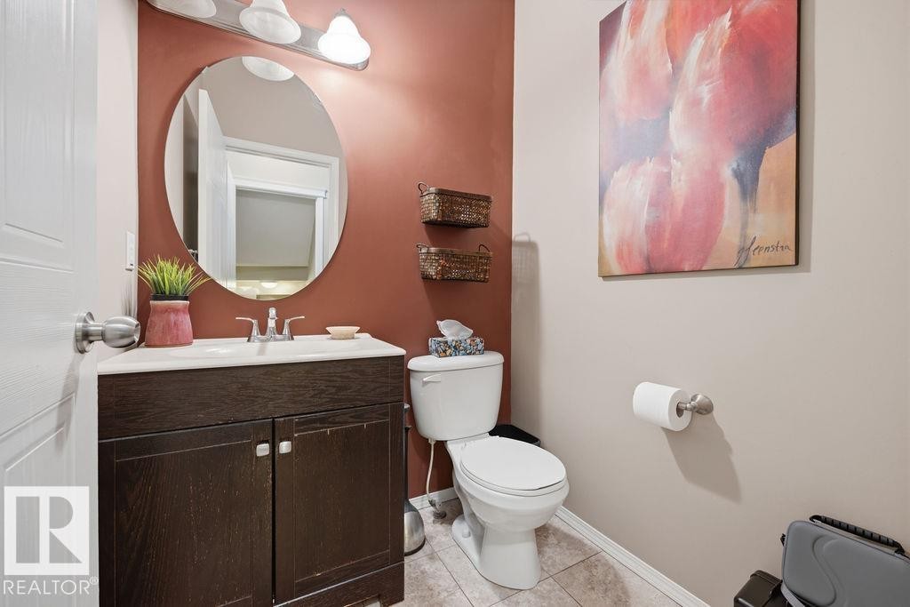 4618 Turner Square Square Nw, Edmonton, AB - Indoor Photo Showing Bathroom