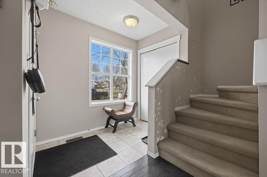 4618 Turner Square Square Nw, Edmonton, AB - Indoor Photo Showing Other Room