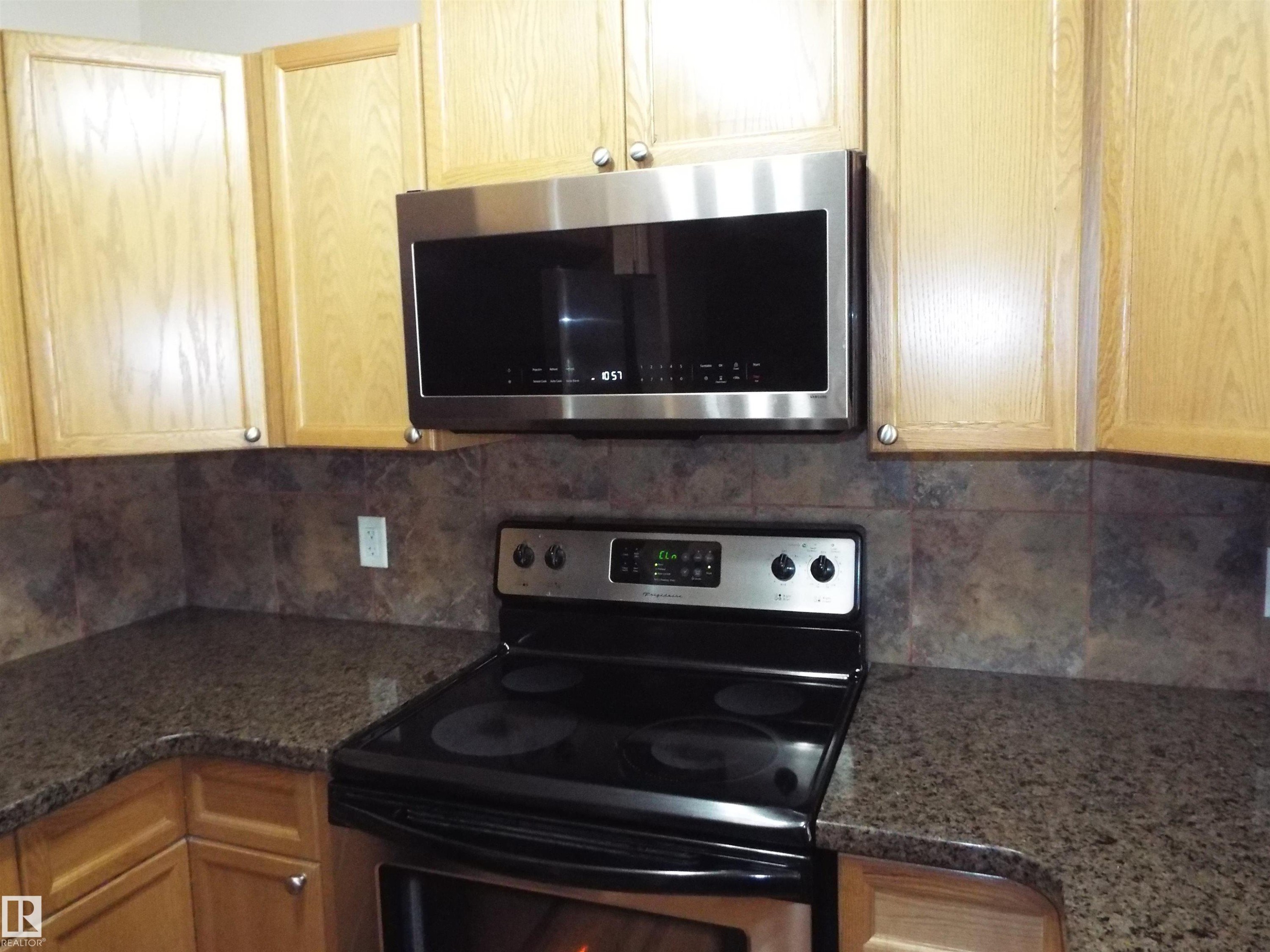 #133 5420 Grant Macewan Bv, Leduc, AB - Indoor Photo Showing Kitchen