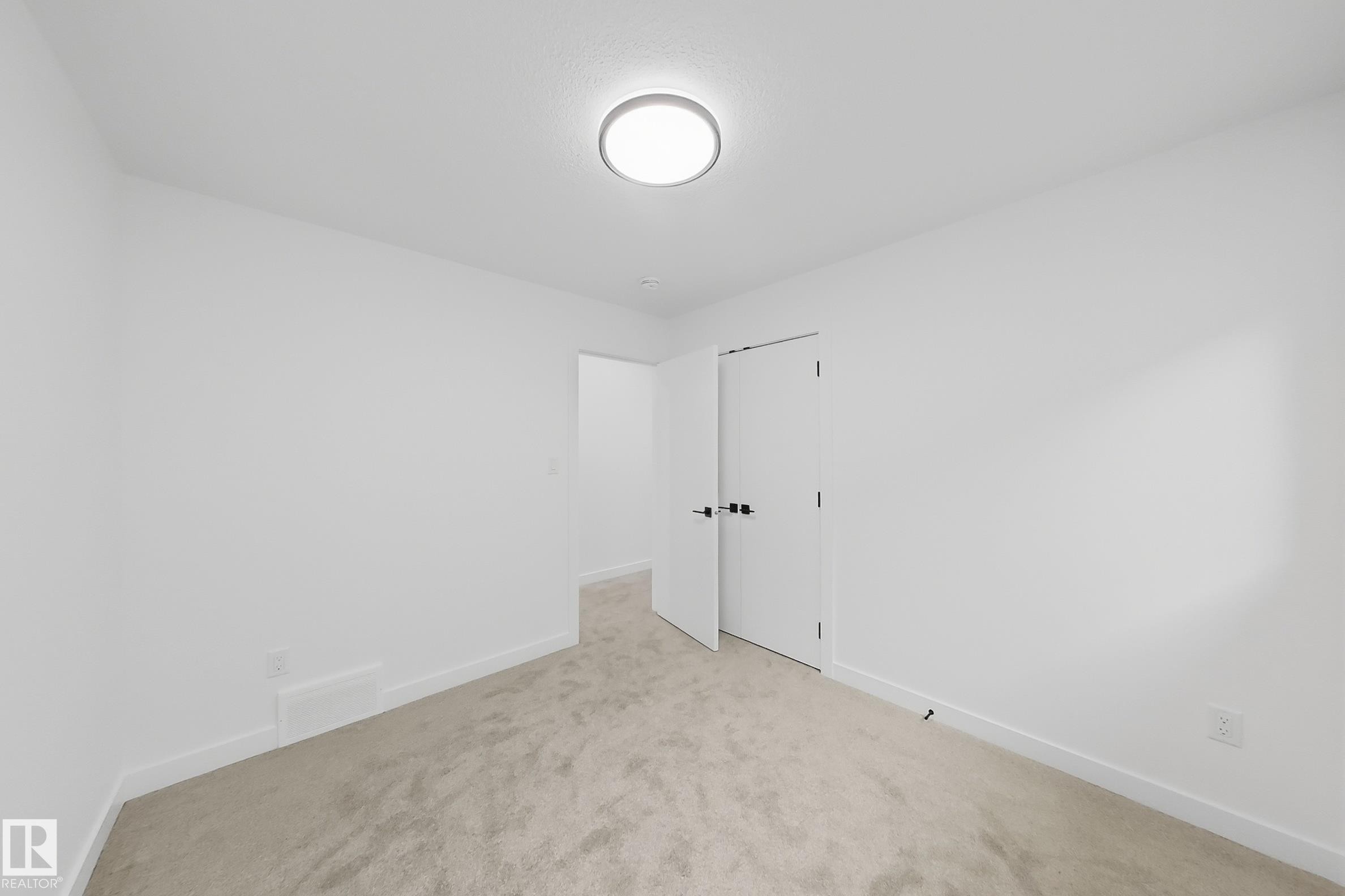 8916 Mayday Way Sw, Edmonton, AB - Indoor Photo Showing Other Room