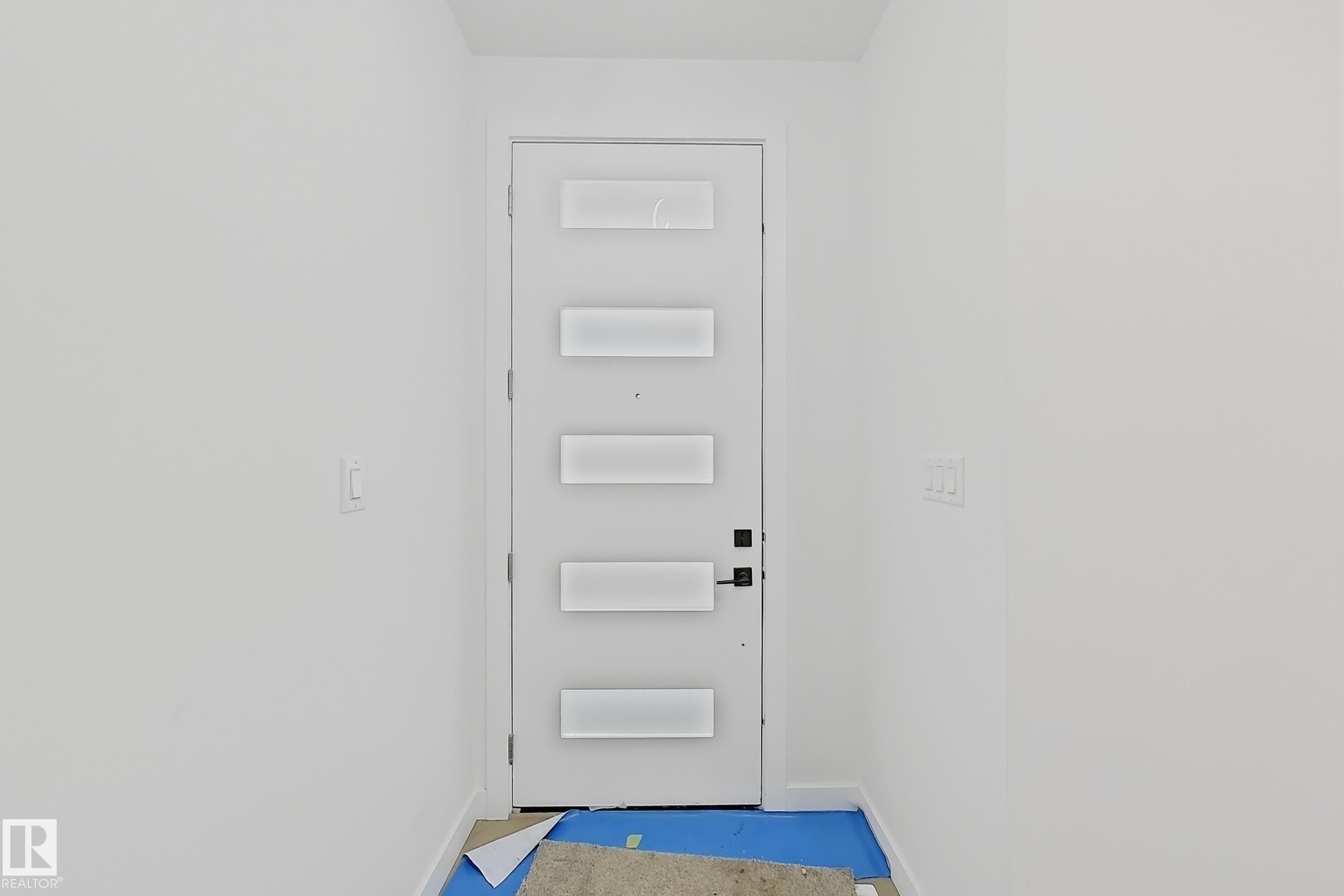 8916 Mayday Way Sw, Edmonton, AB - Indoor Photo Showing Other Room