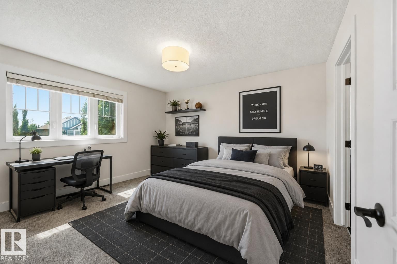 5216 Mullen Crest Nw, Edmonton, AB - Indoor Photo Showing Bedroom