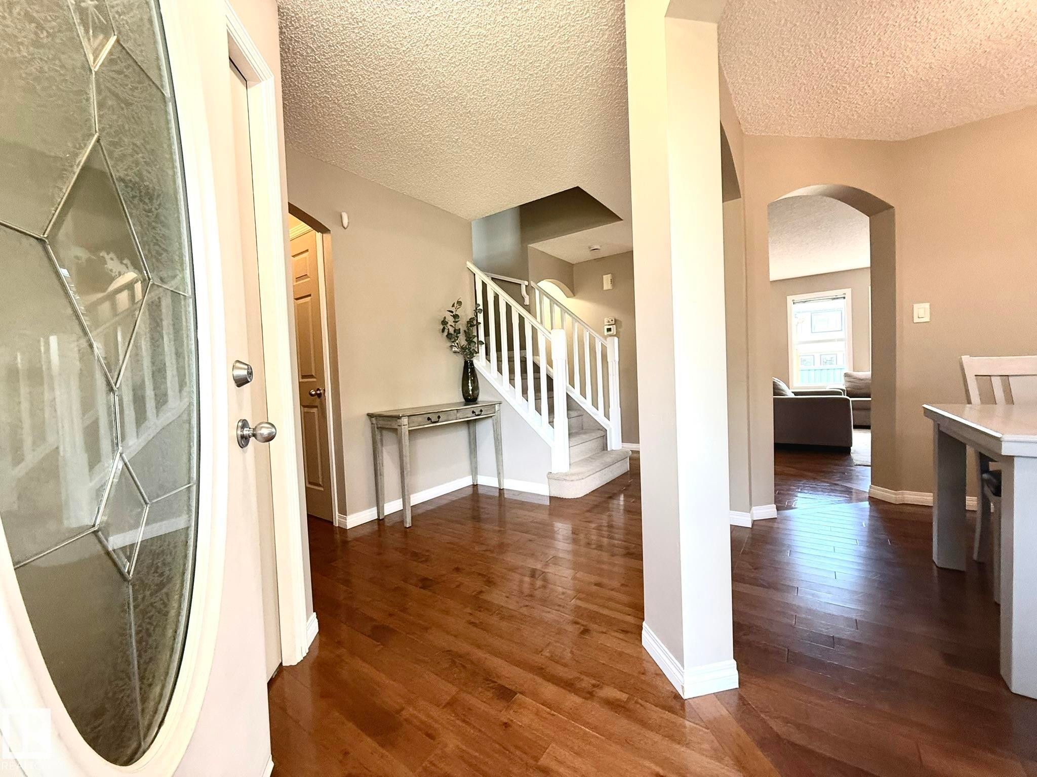 Entrance foyer - 1820 Robertson Crescent Sw, Edmonton, AB - Indoor Photo Showing Other Room