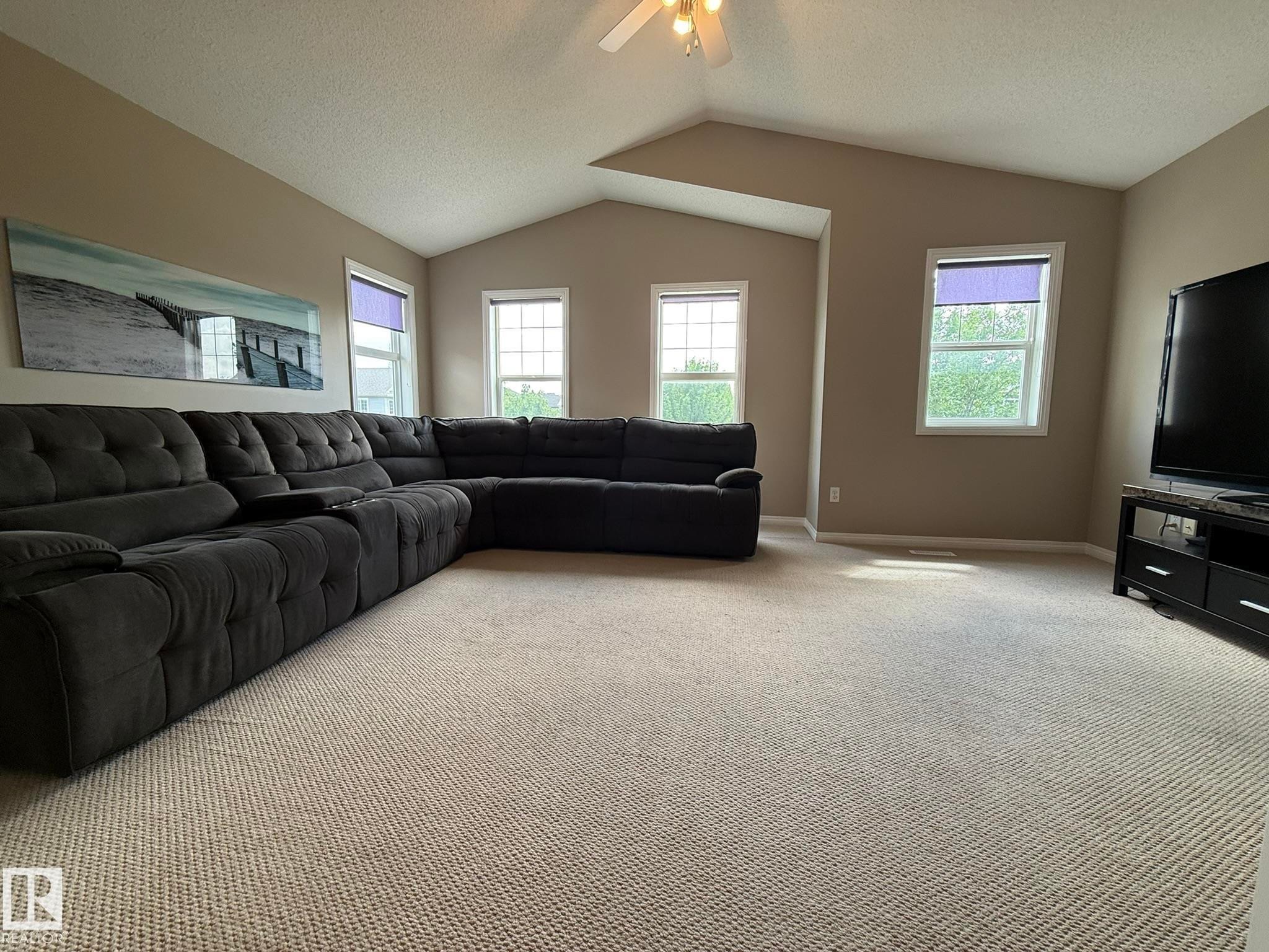 1820 Robertson Crescent Sw, Edmonton, AB - Indoor Photo Showing Living Room