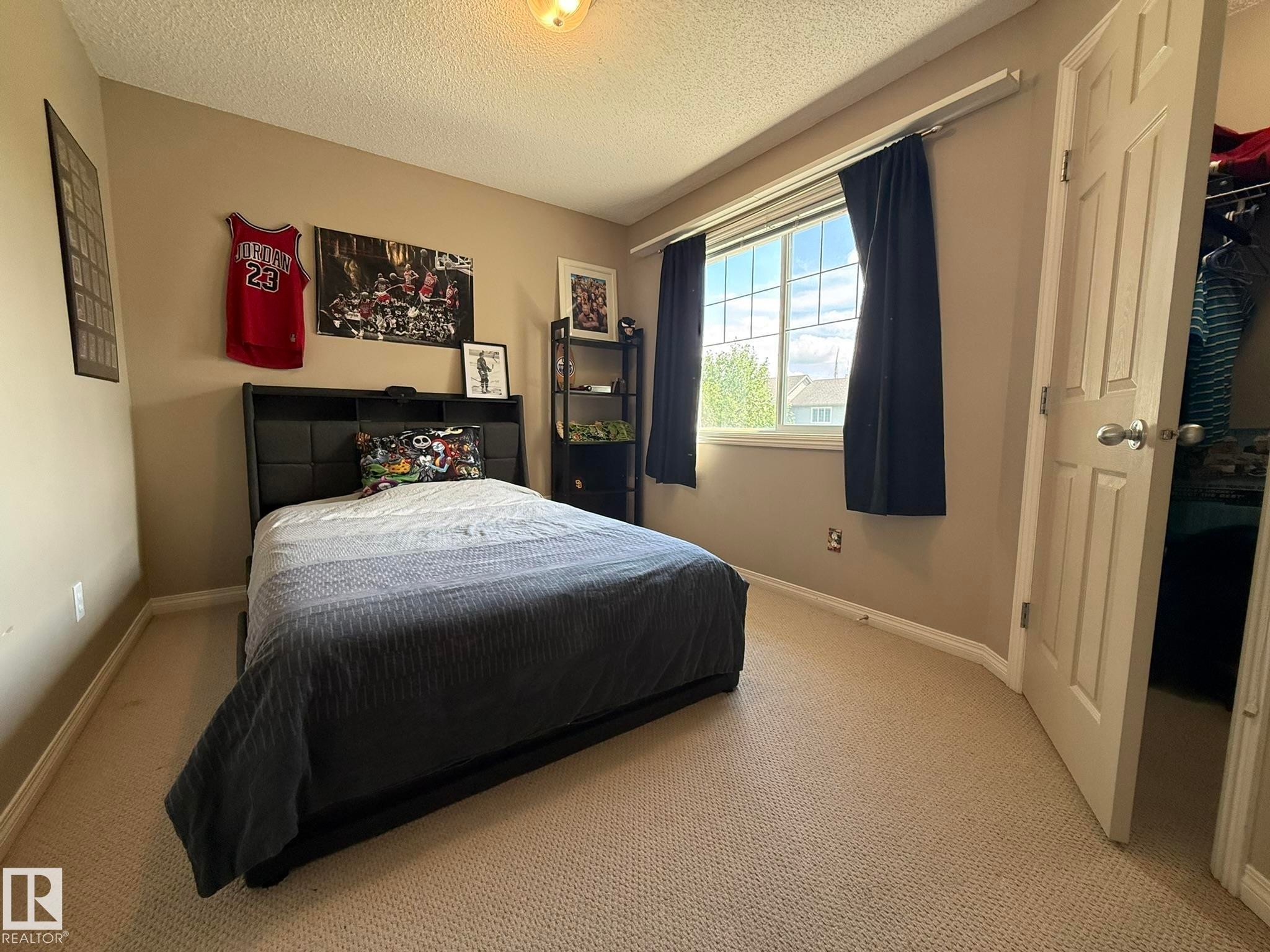 Bedroom - 1820 Robertson Crescent Sw, Edmonton, AB - Indoor Photo Showing Bedroom