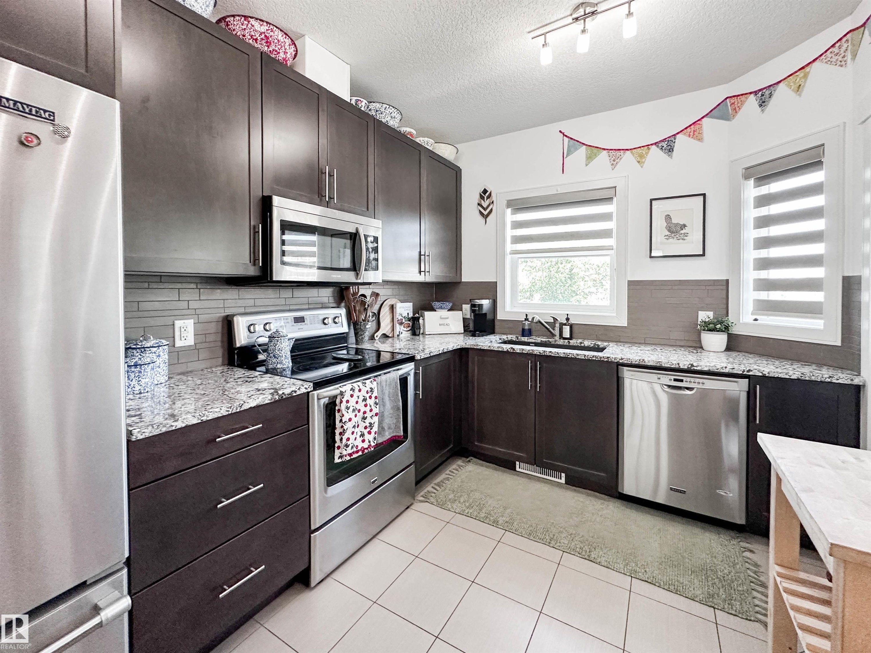 #11 150 Everitt Dr, St. Albert, AB - Indoor Photo Showing Kitchen With Upgraded Kitchen