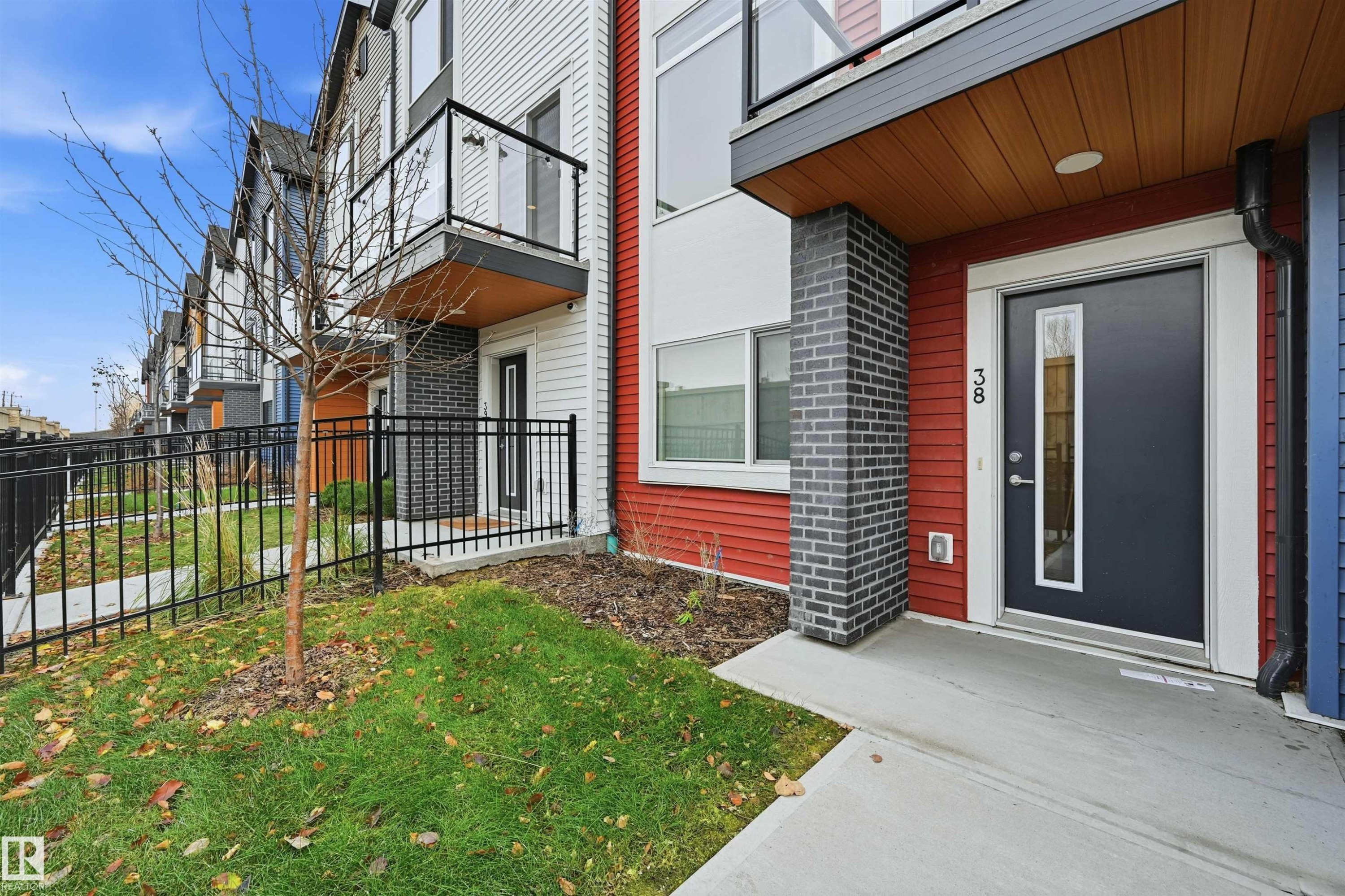 #38 1010 Rabbit Hill Rd Sw, Edmonton, AB - Outdoor With Exterior