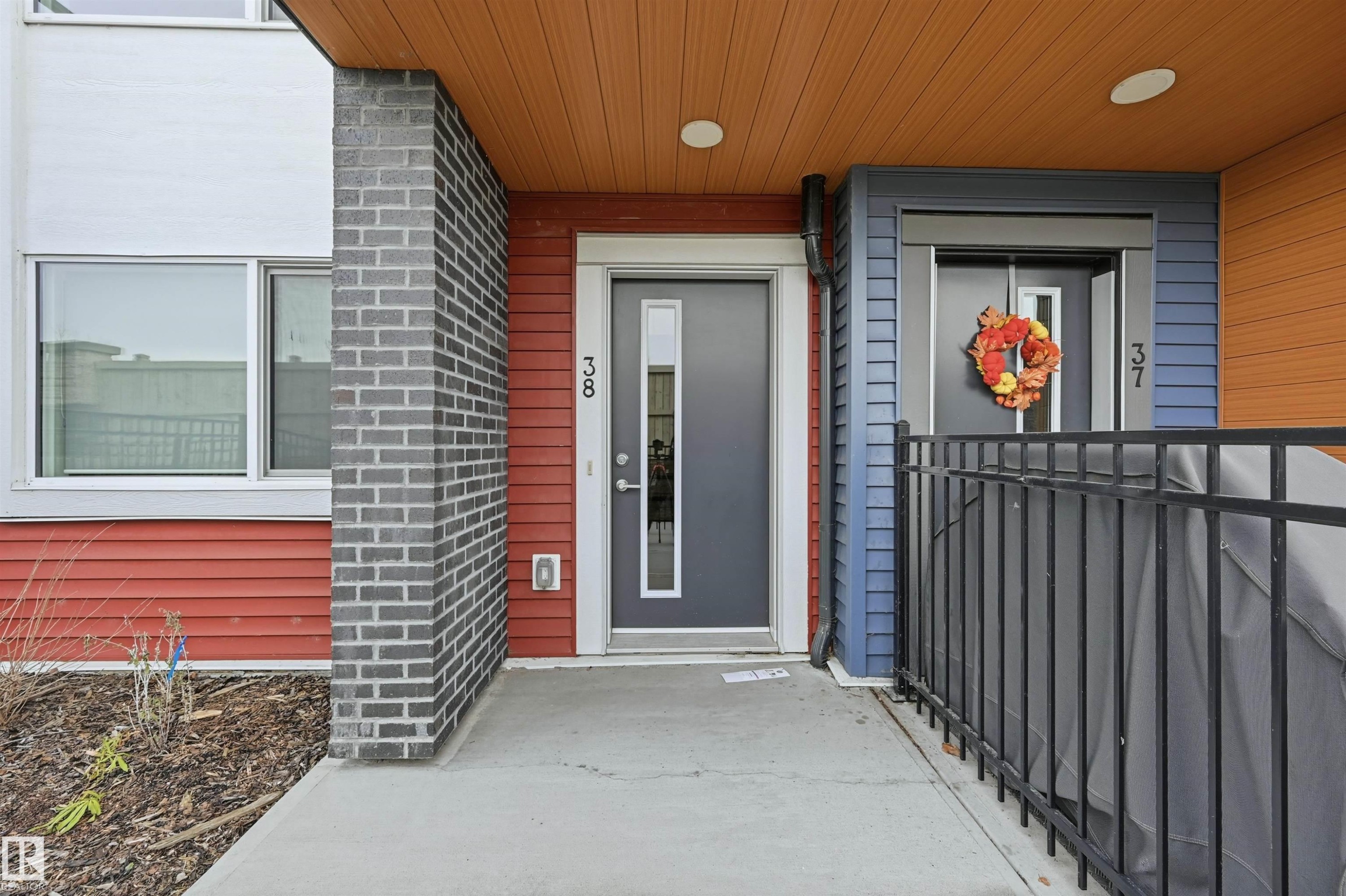 #38 1010 Rabbit Hill Rd Sw, Edmonton, AB - Outdoor With Exterior
