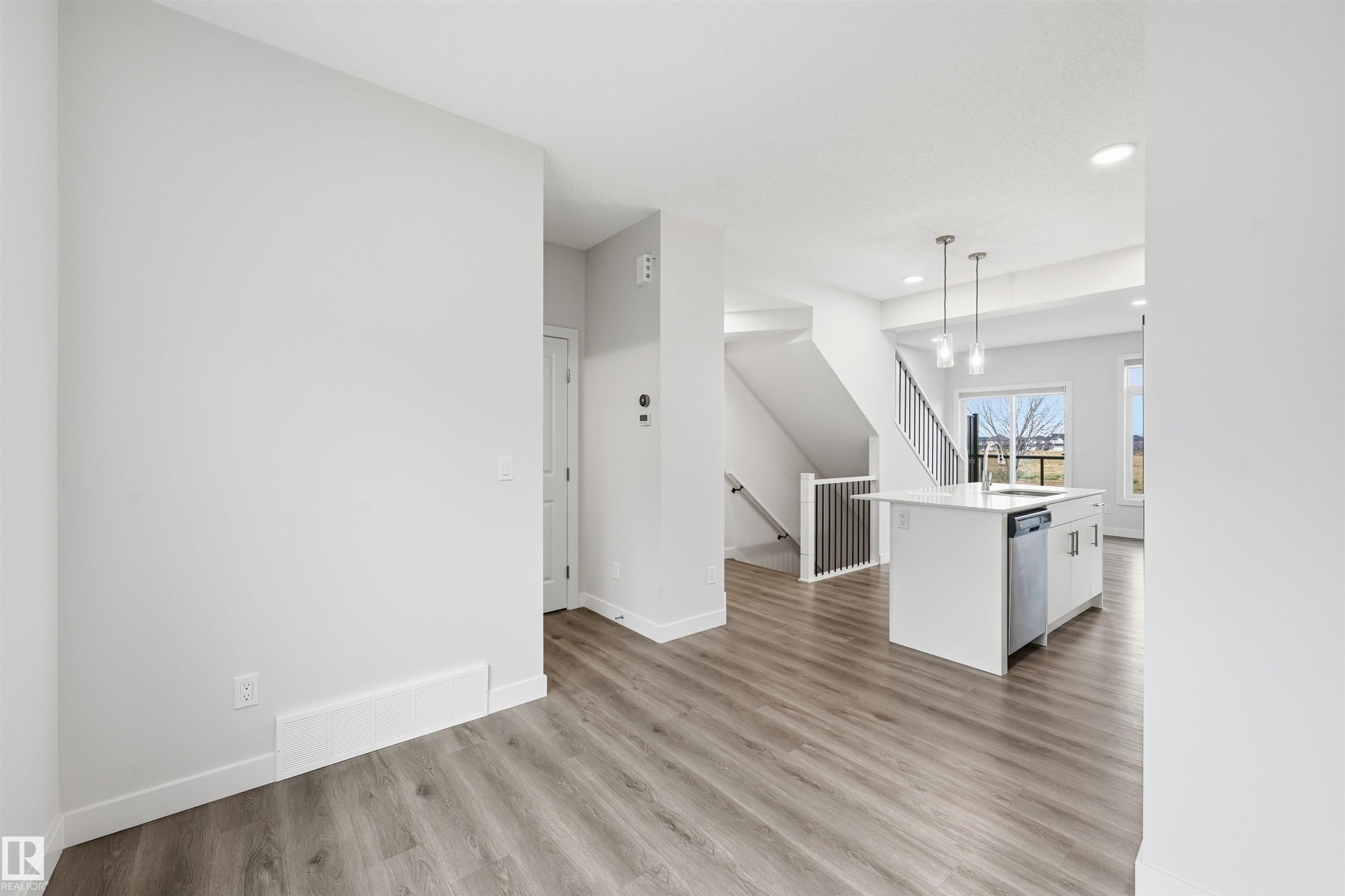#38 1010 Rabbit Hill Rd Sw, Edmonton, AB - Indoor Photo Showing Other Room
