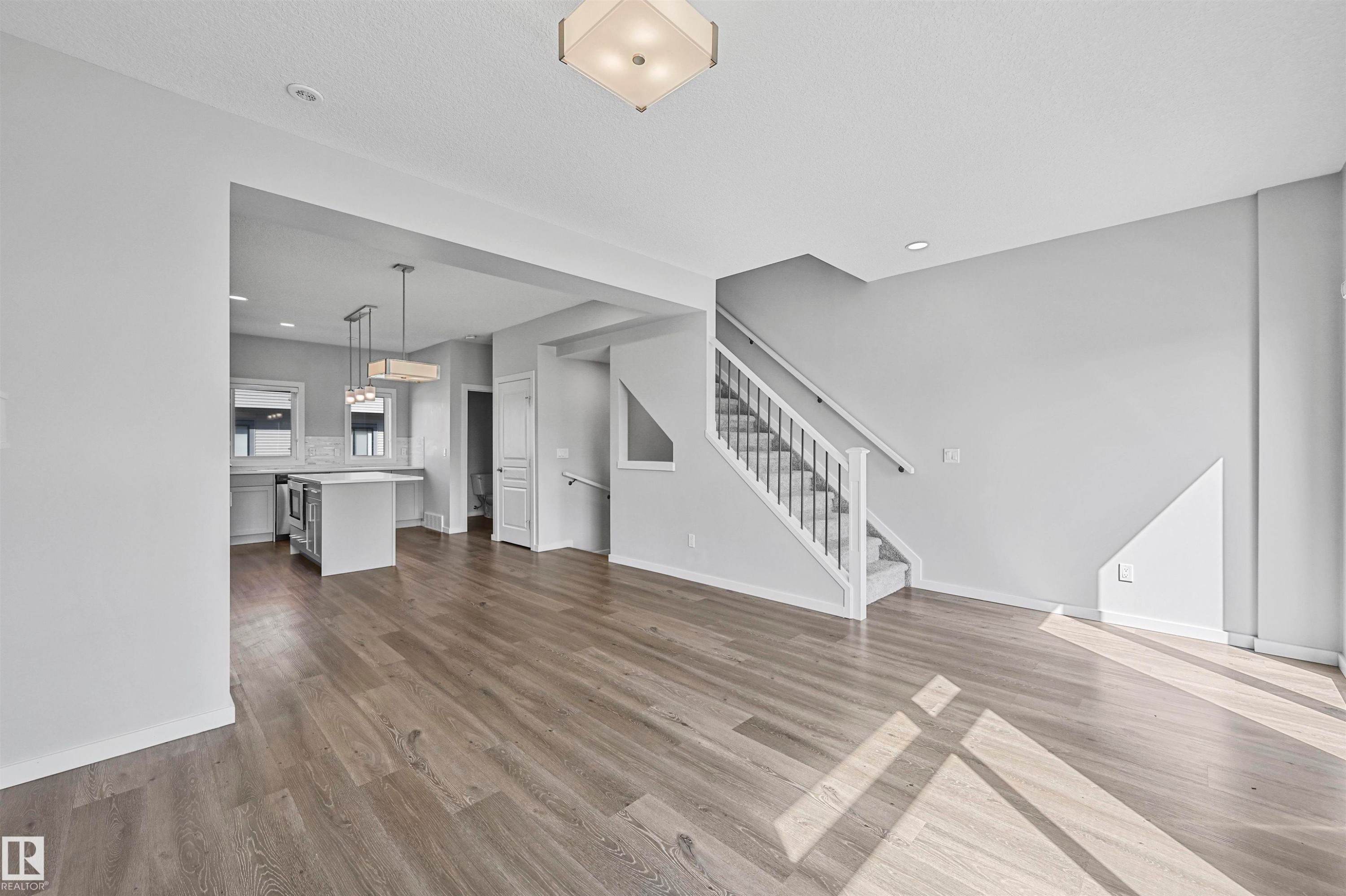 #72 1010 Rabbit Hill Rd Sw, Edmonton, AB - Indoor