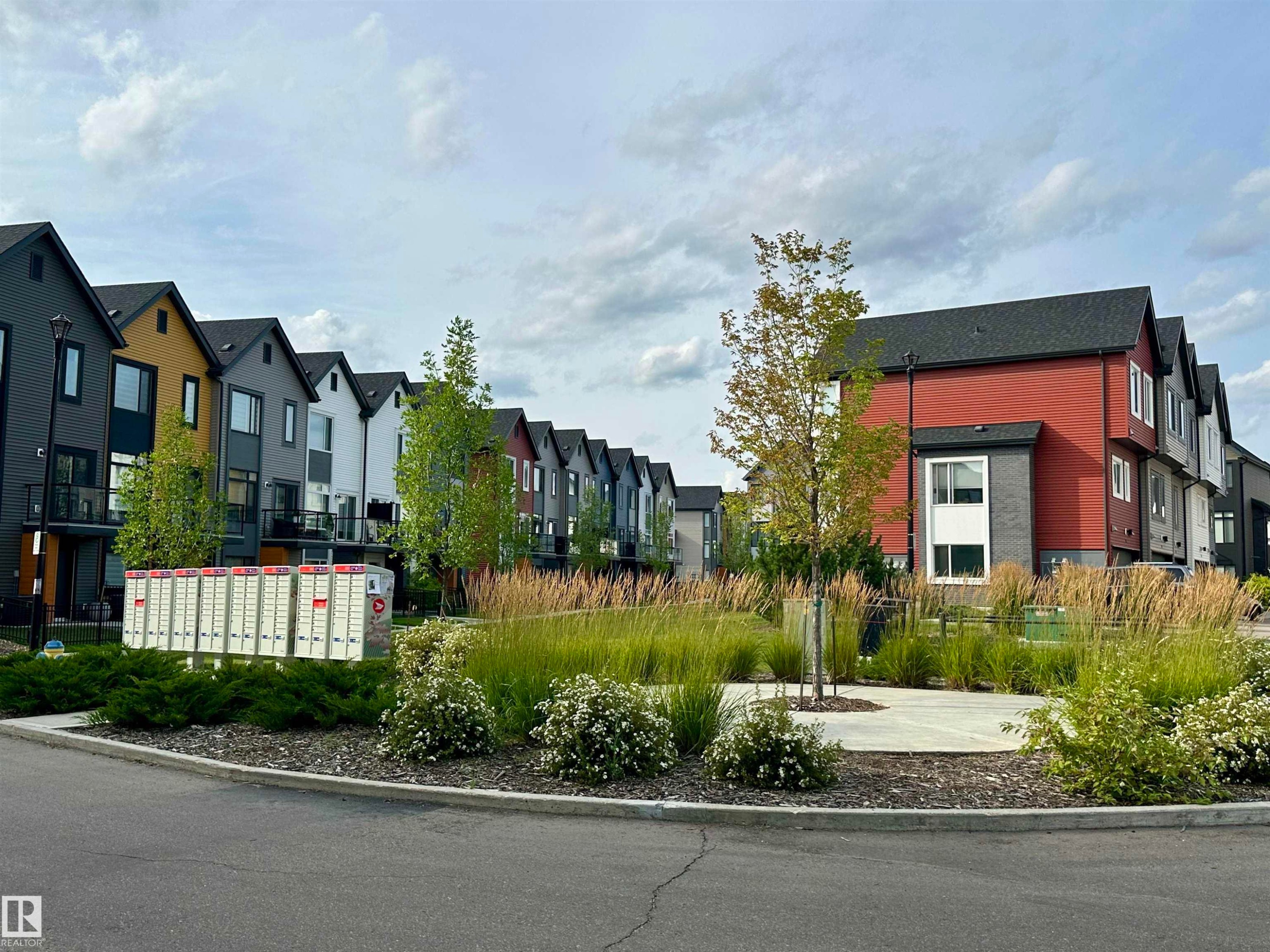#72 1010 Rabbit Hill Rd Sw, Edmonton, AB - Outdoor With Facade