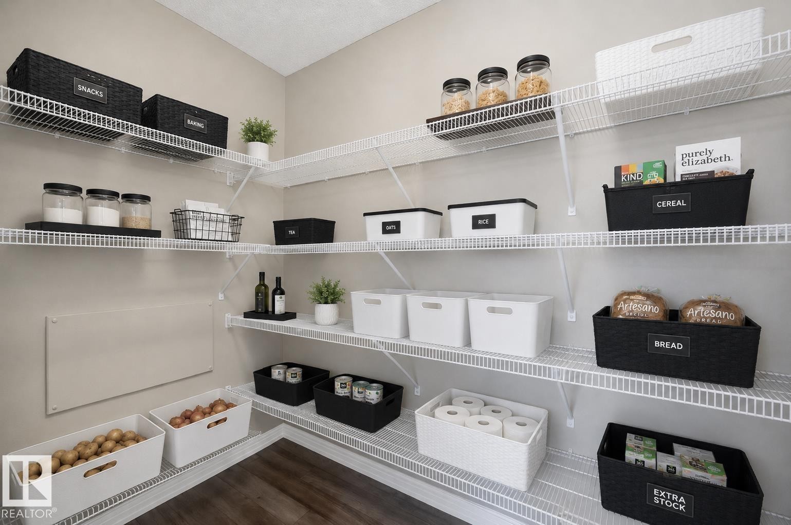 (virtually staged accessories) - 3528 Claxton Crescent Sw, Edmonton, AB - Indoor