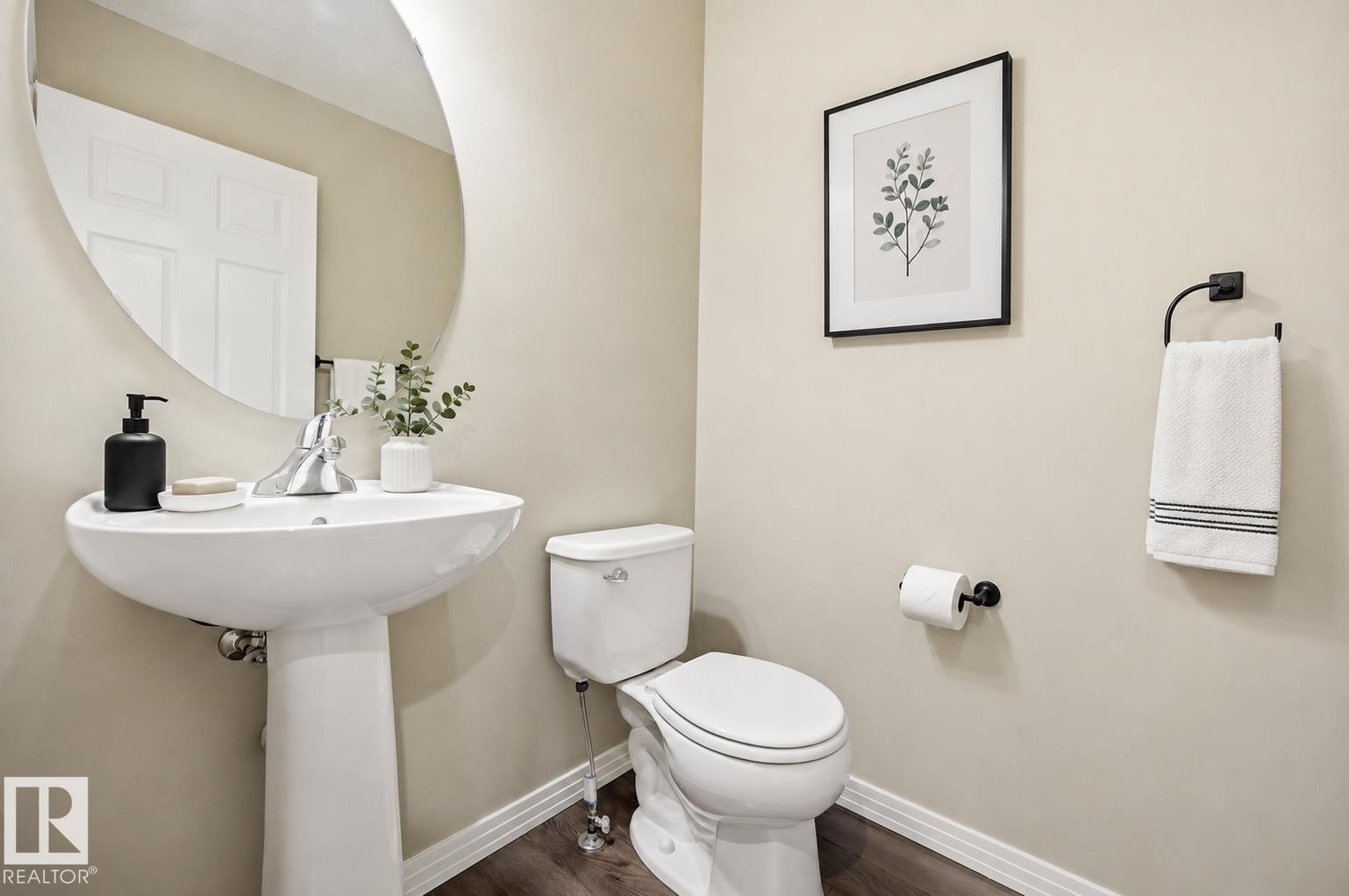 (virtually staged accessories) - 3528 Claxton Crescent Sw, Edmonton, AB - Indoor Photo Showing Bathroom