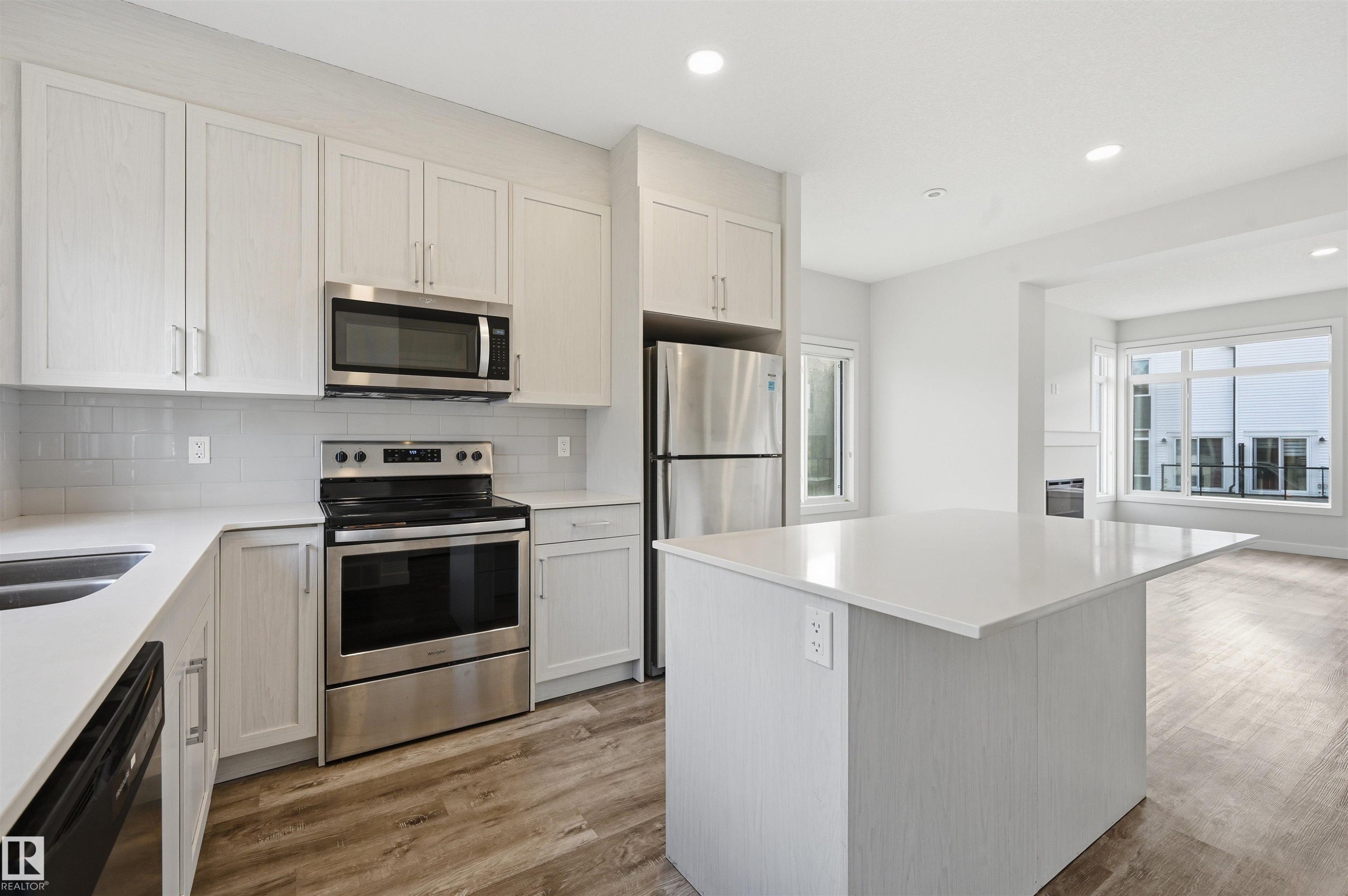 #77 1010 Rabbit Hill Rd Sw, Edmonton, AB - Indoor Photo Showing Kitchen With Stainless Steel Kitchen With Double Sink With Upgraded Kitchen