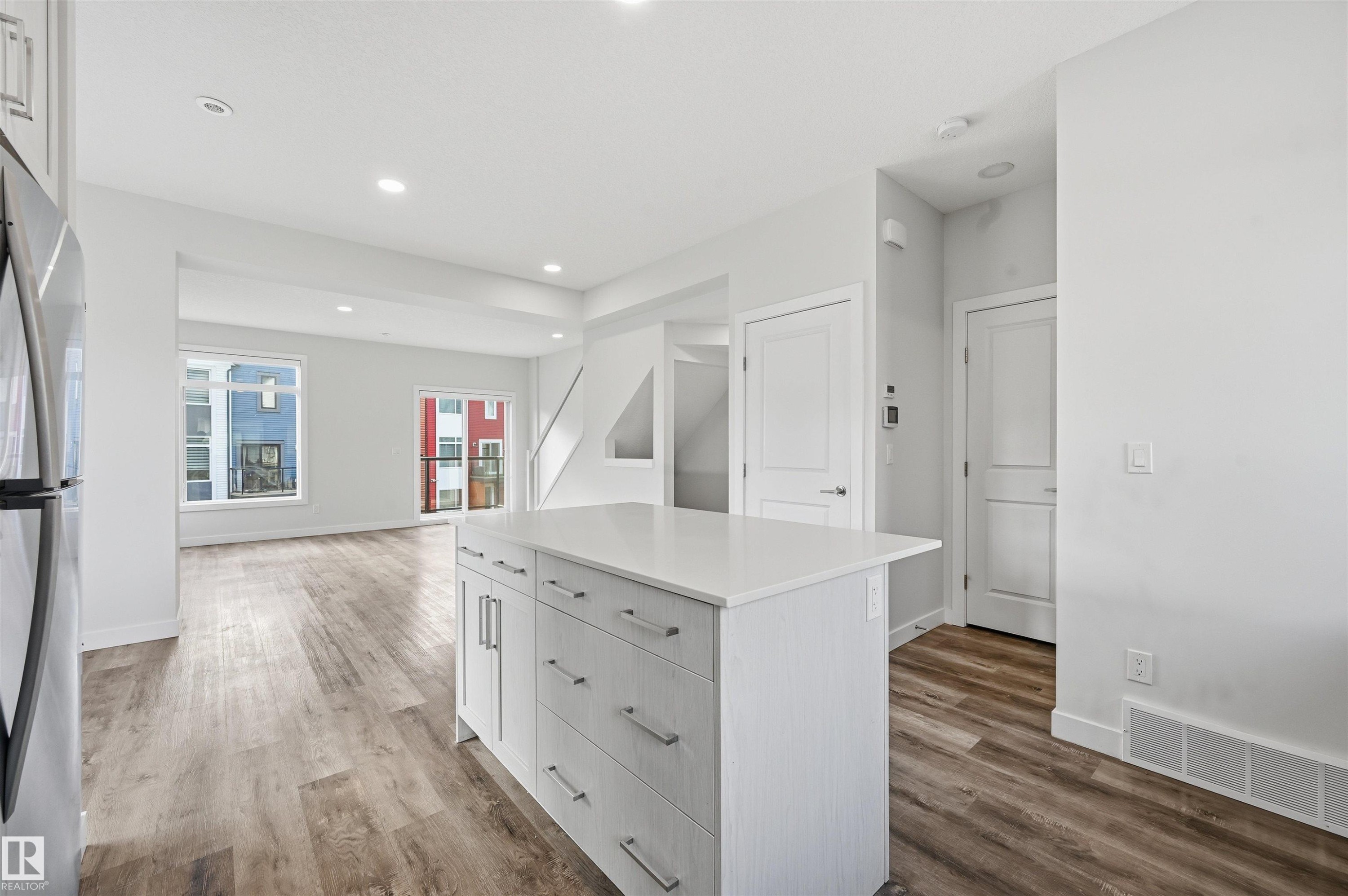 #77 1010 Rabbit Hill Rd Sw, Edmonton, AB - Indoor